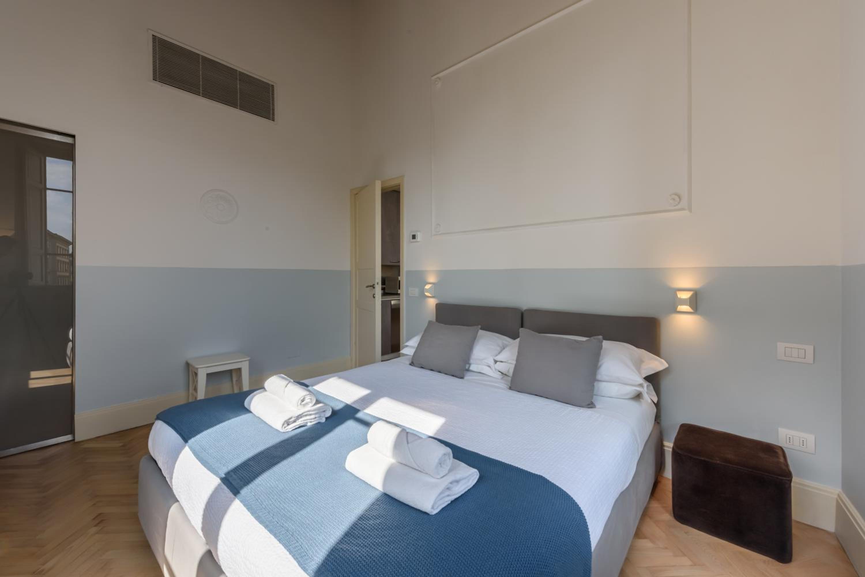 One-Bedroom Apartment with Duomo view photo 3