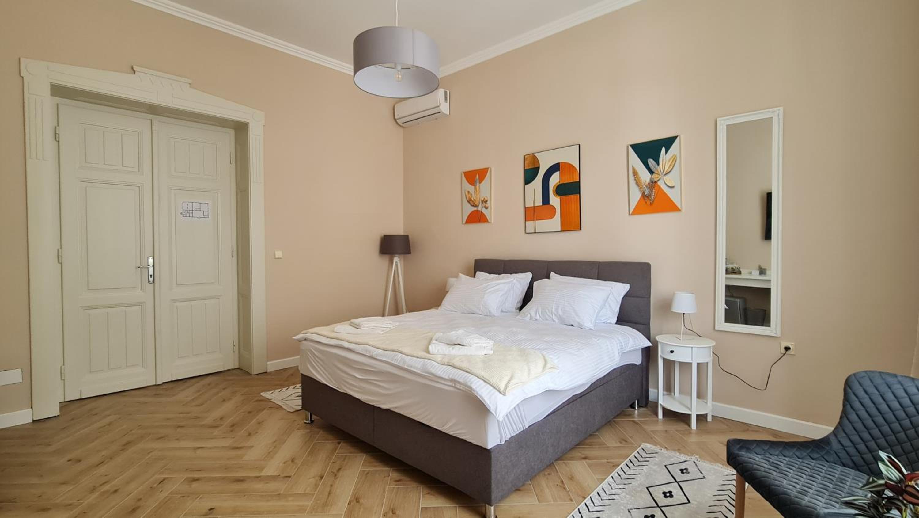 Deluxe King Room photo 1