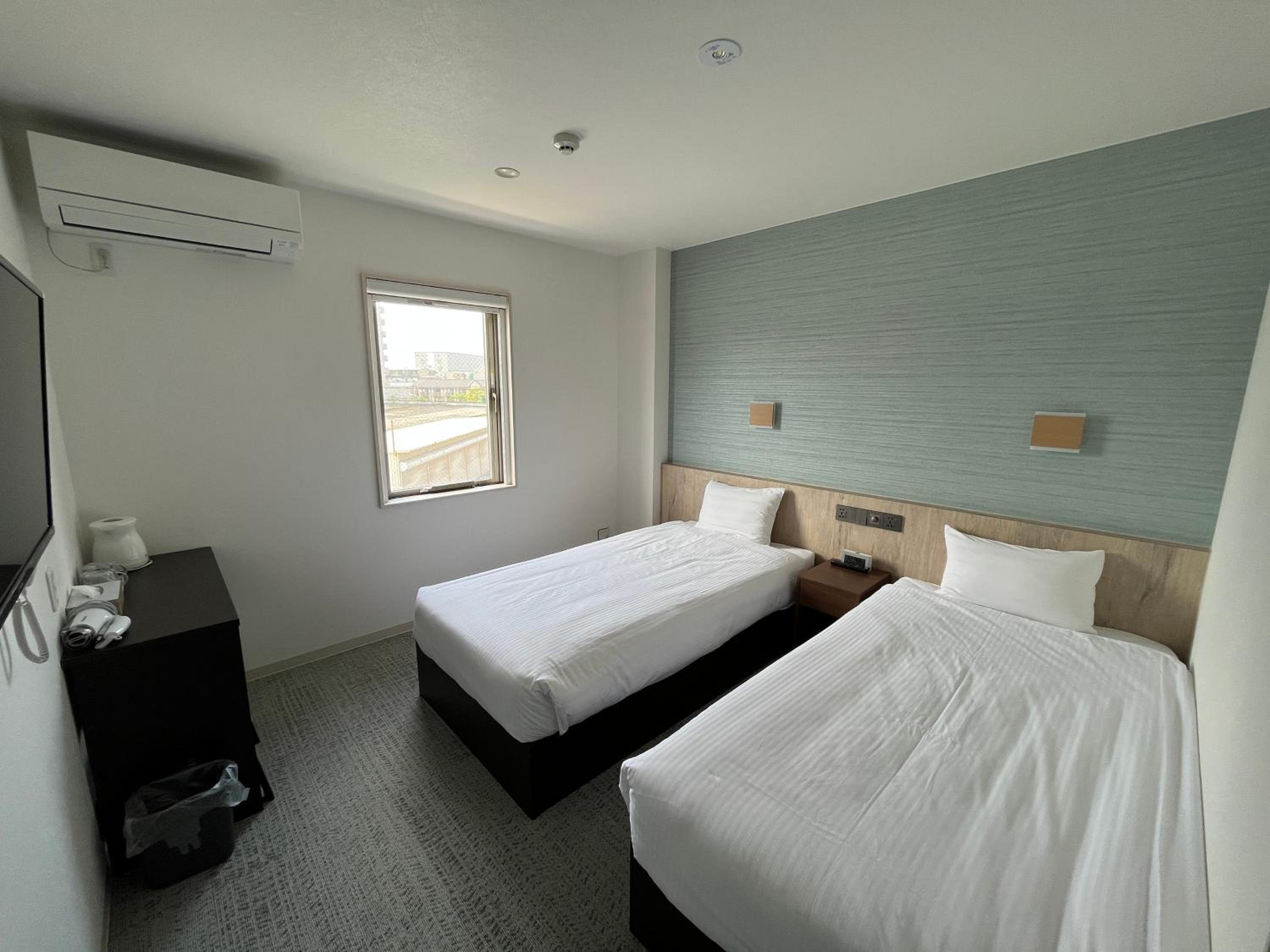 Standard Twin Room - Photo 8