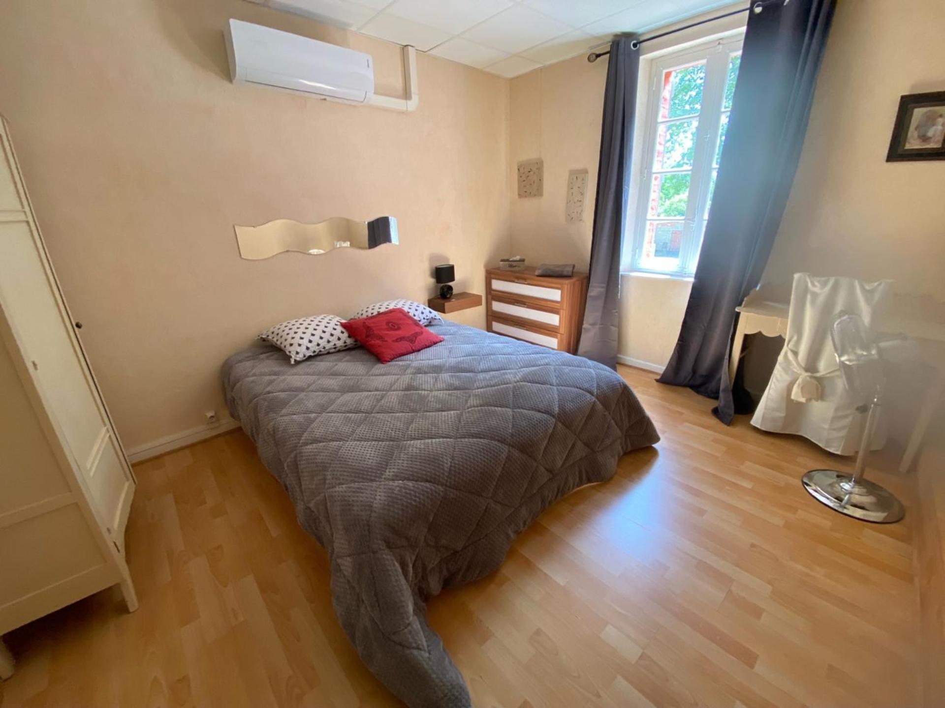 Standard Double Room - Photo 8