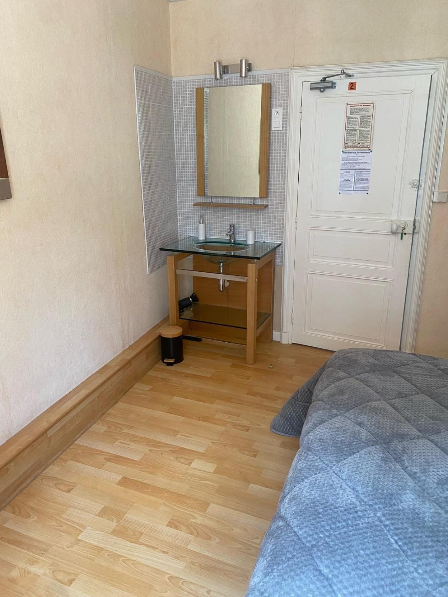 Standard Double Room - Photo 3