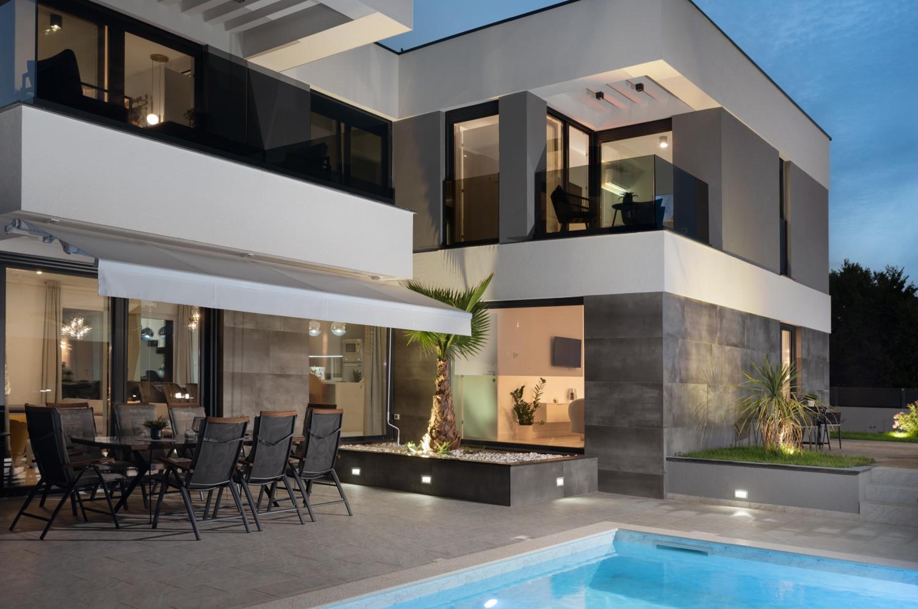 Villa photo 2