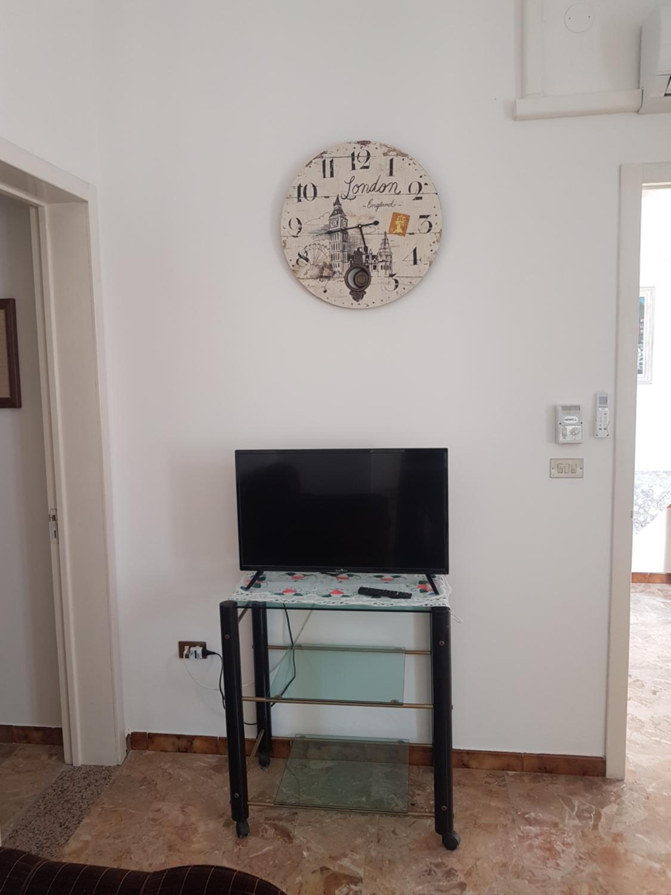 One-Bedroom House - Photo 3