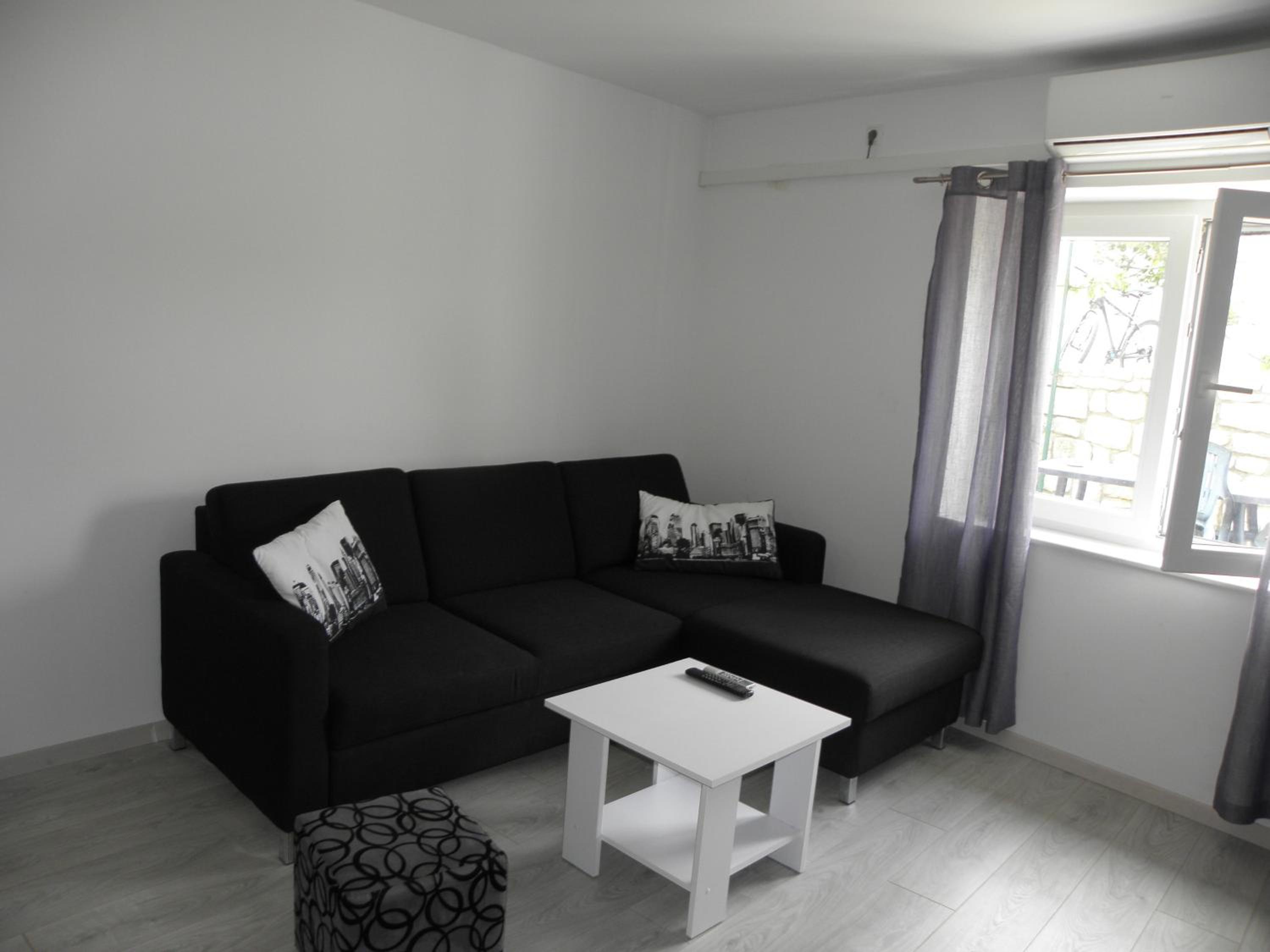 Apartment photo 2