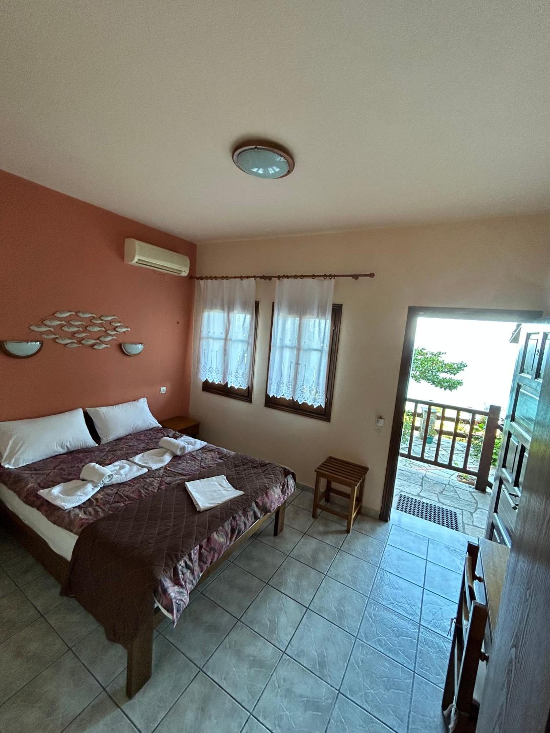 Standard Double Room with Sea View - Ground Floor - Photo 6