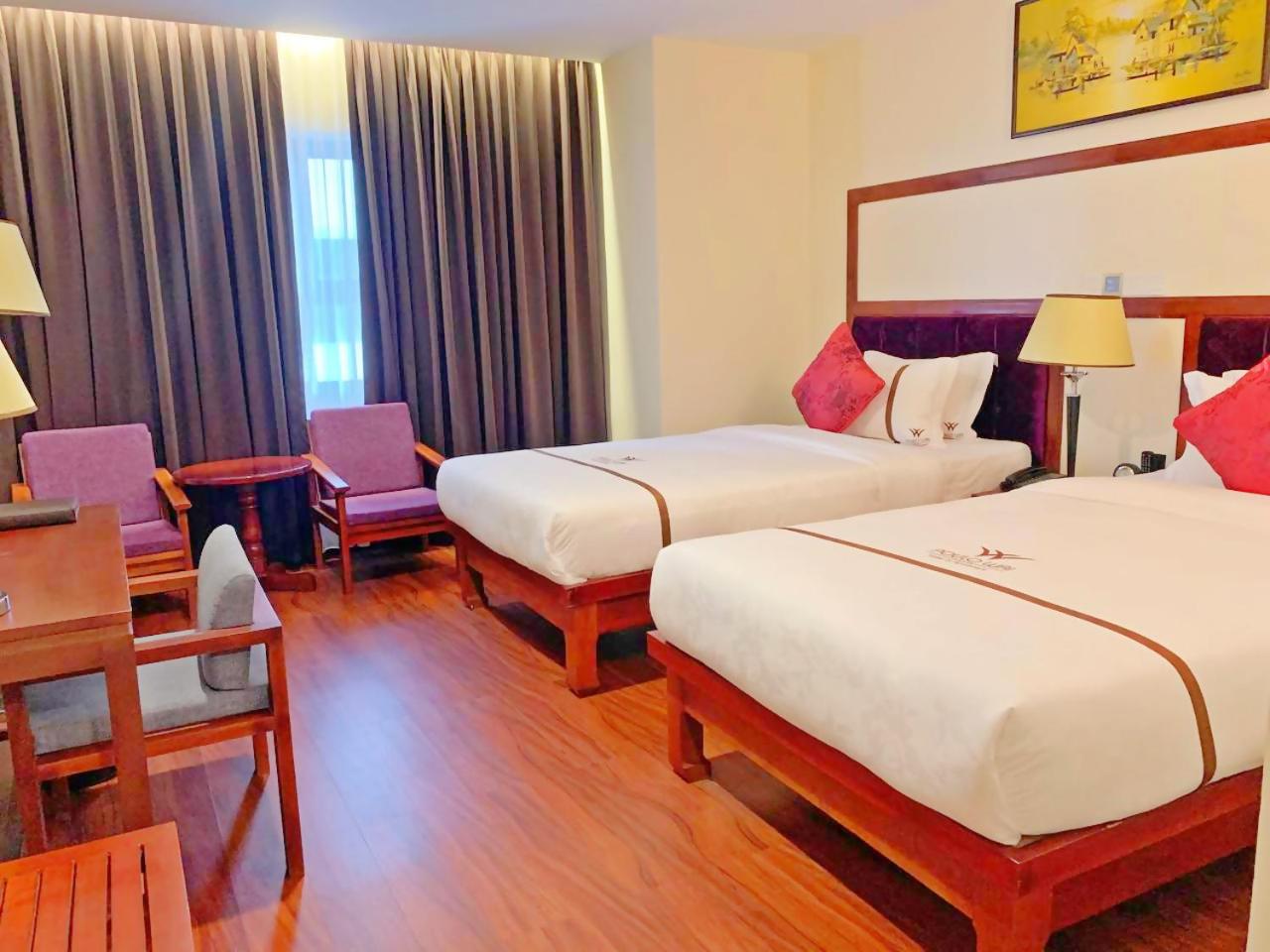 Landmark Twin Bed - Photo 1