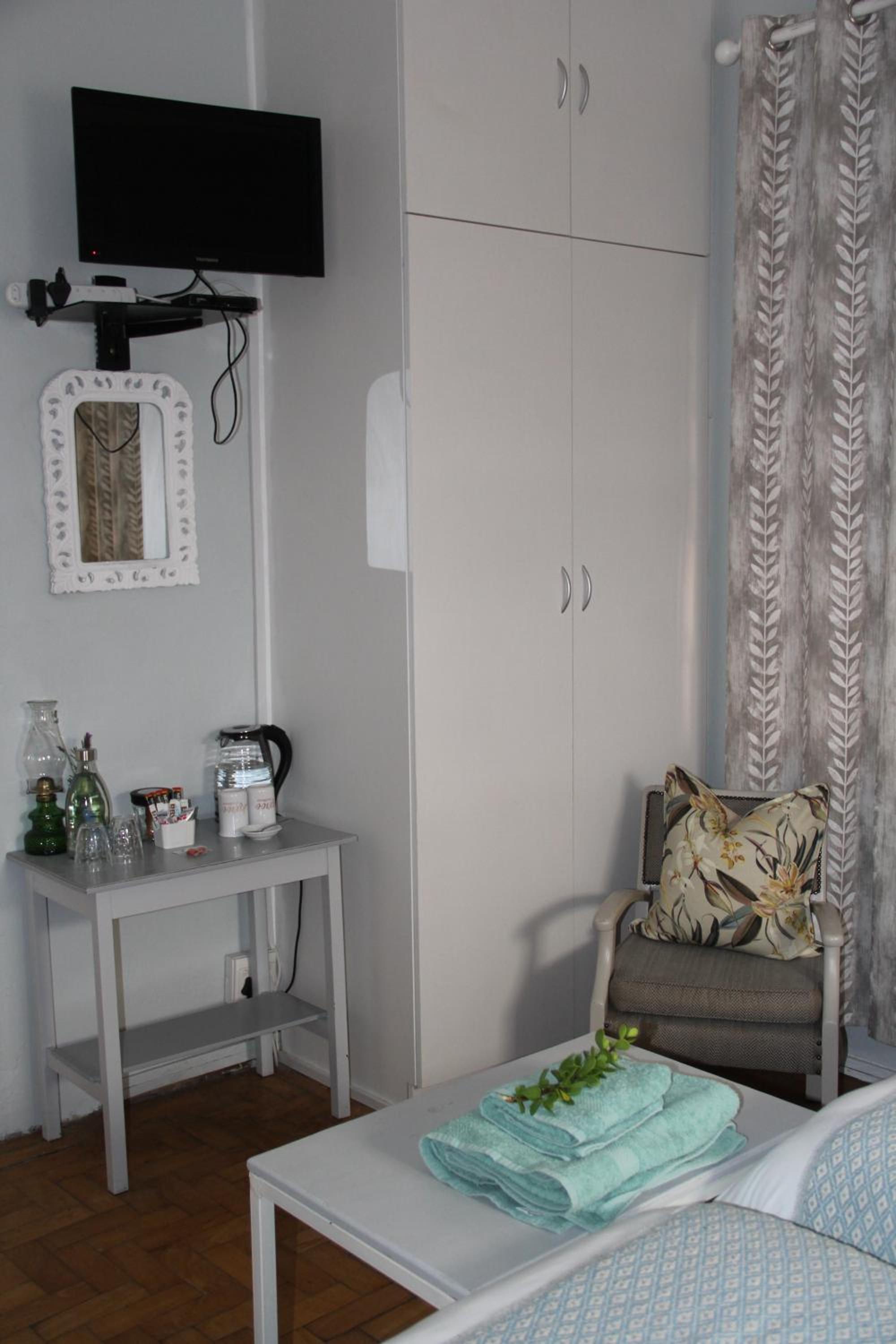 Double or Twin Room with Bathroom photo 3