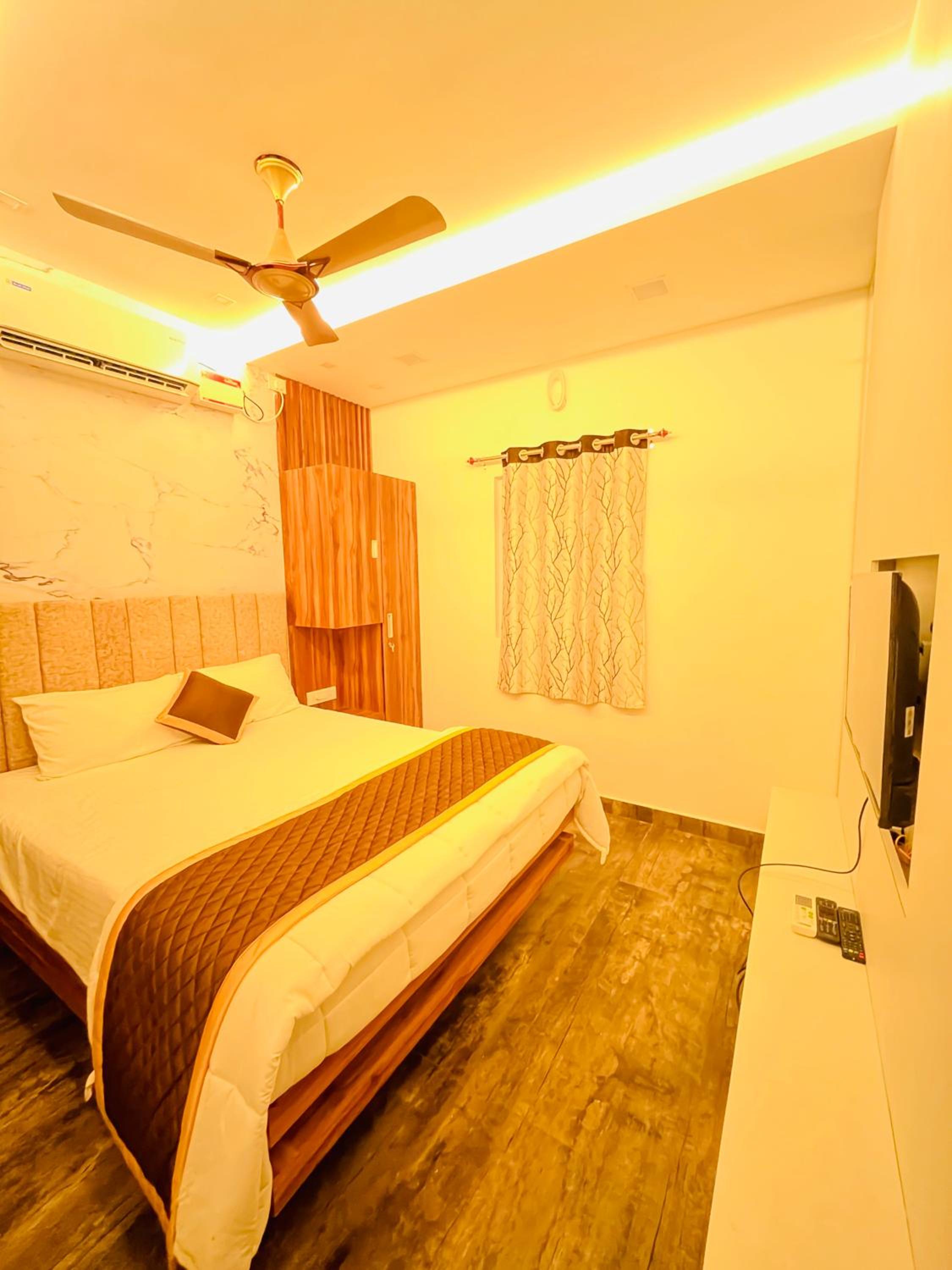 Deluxe Room - Photo 3
