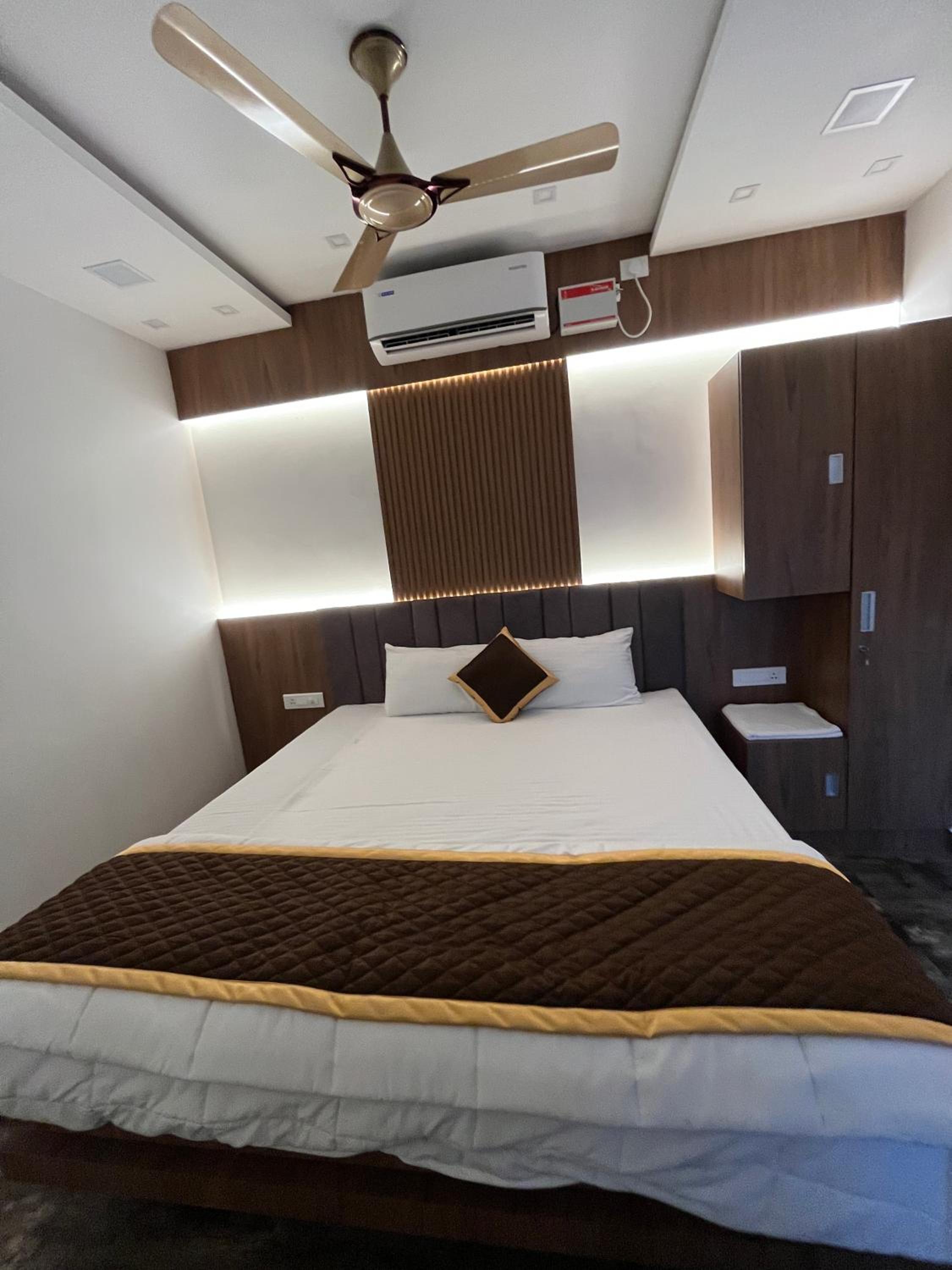 Deluxe Room - Photo 5