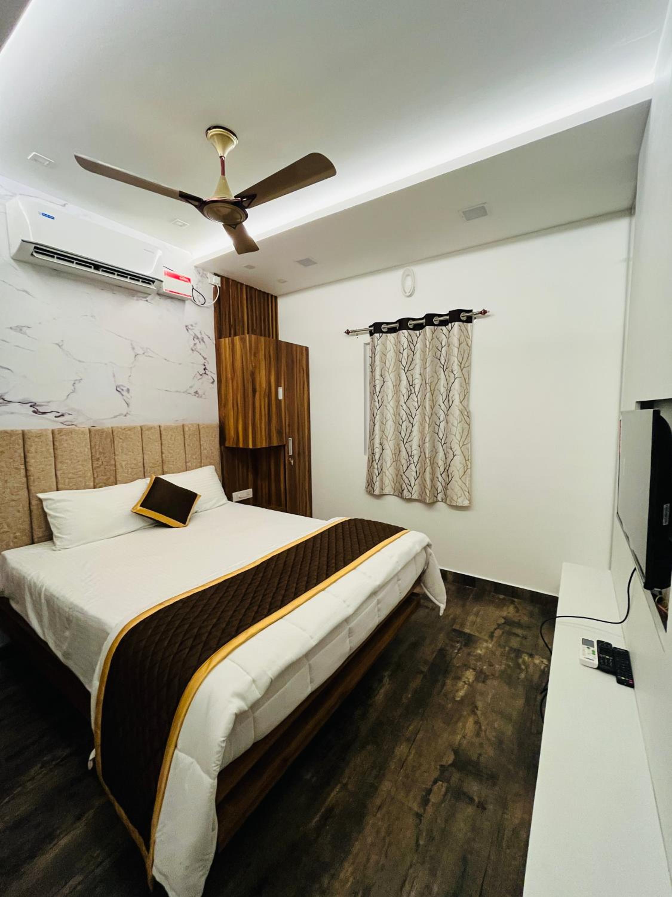 Deluxe Room - Photo 1