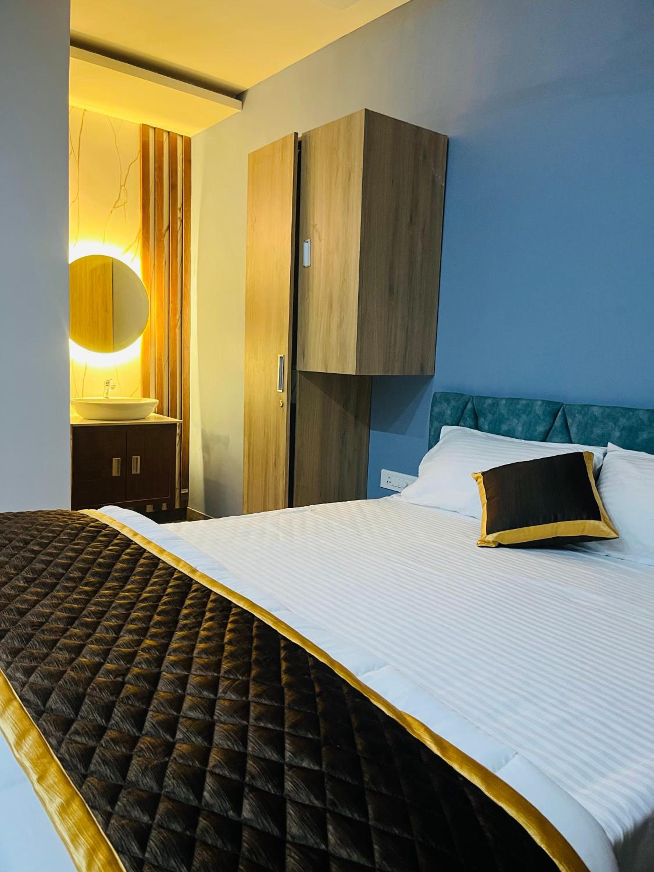 Deluxe Room - Photo 9