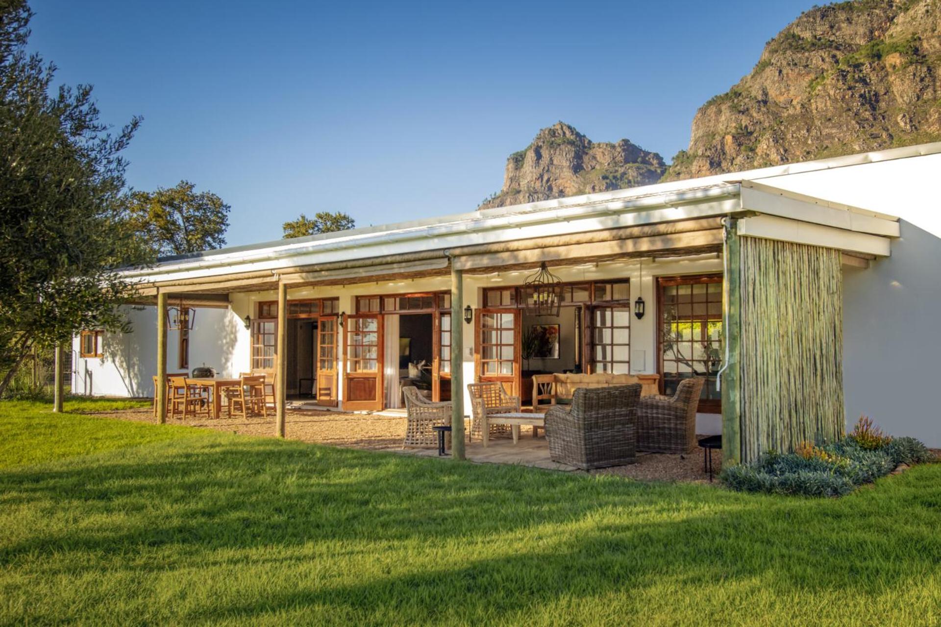 Cow Shed Cottage - Photo 2