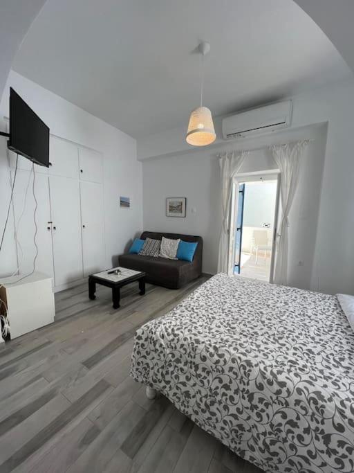 One-Bedroom Apartment photo 2