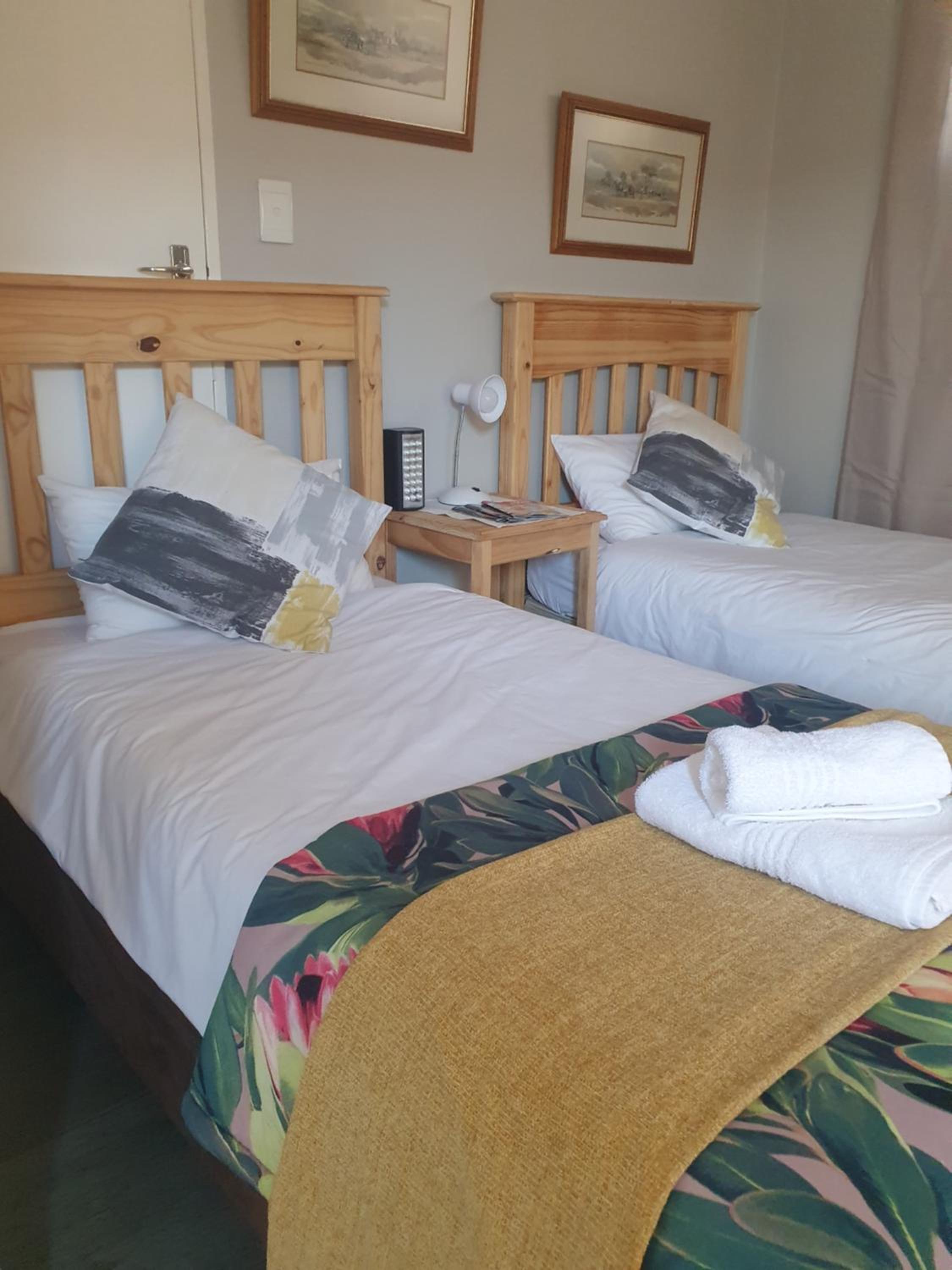 Deluxe Double Room with Shower - Photo 4