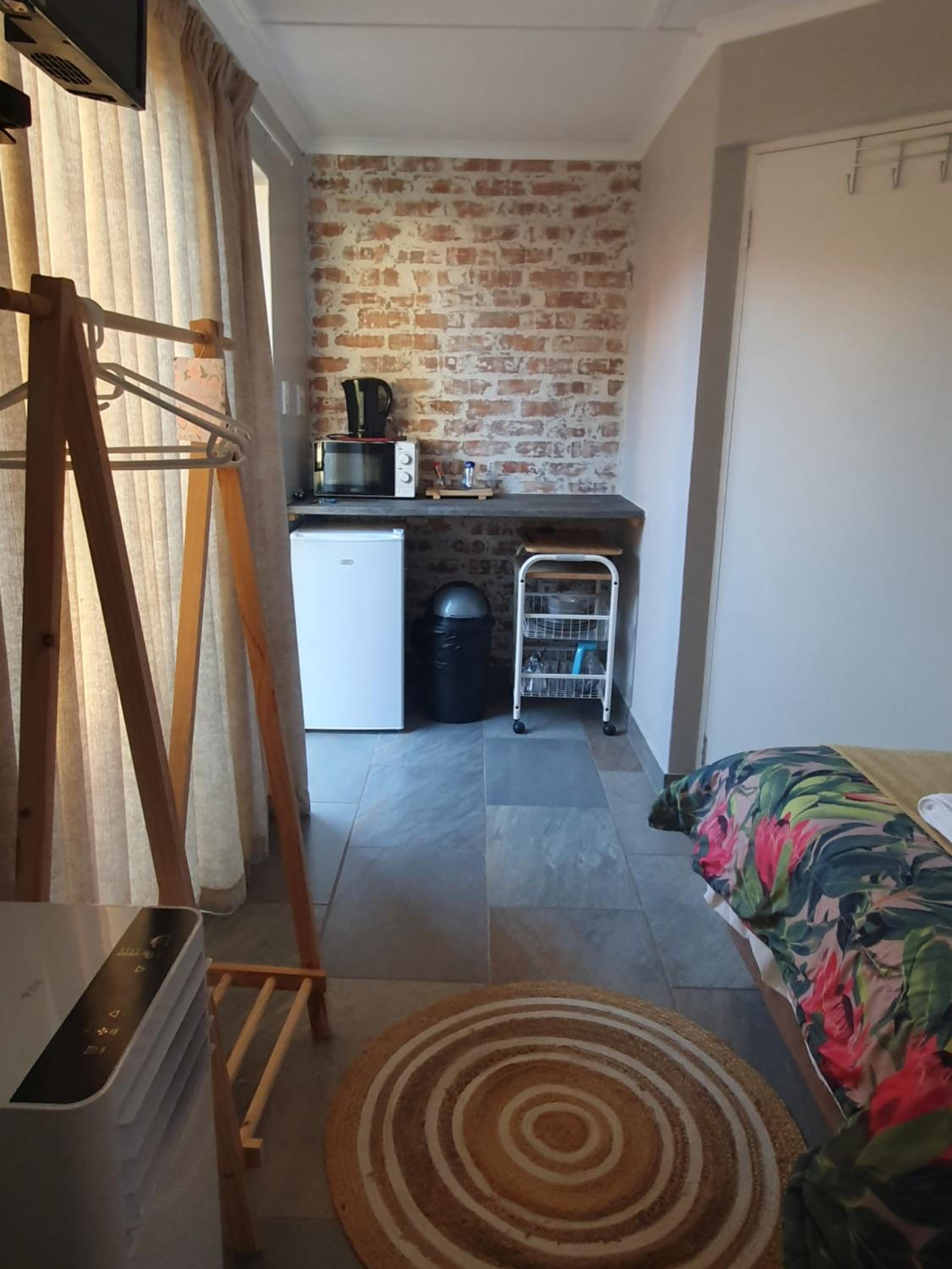 Deluxe Double Room with Shower - Photo 3