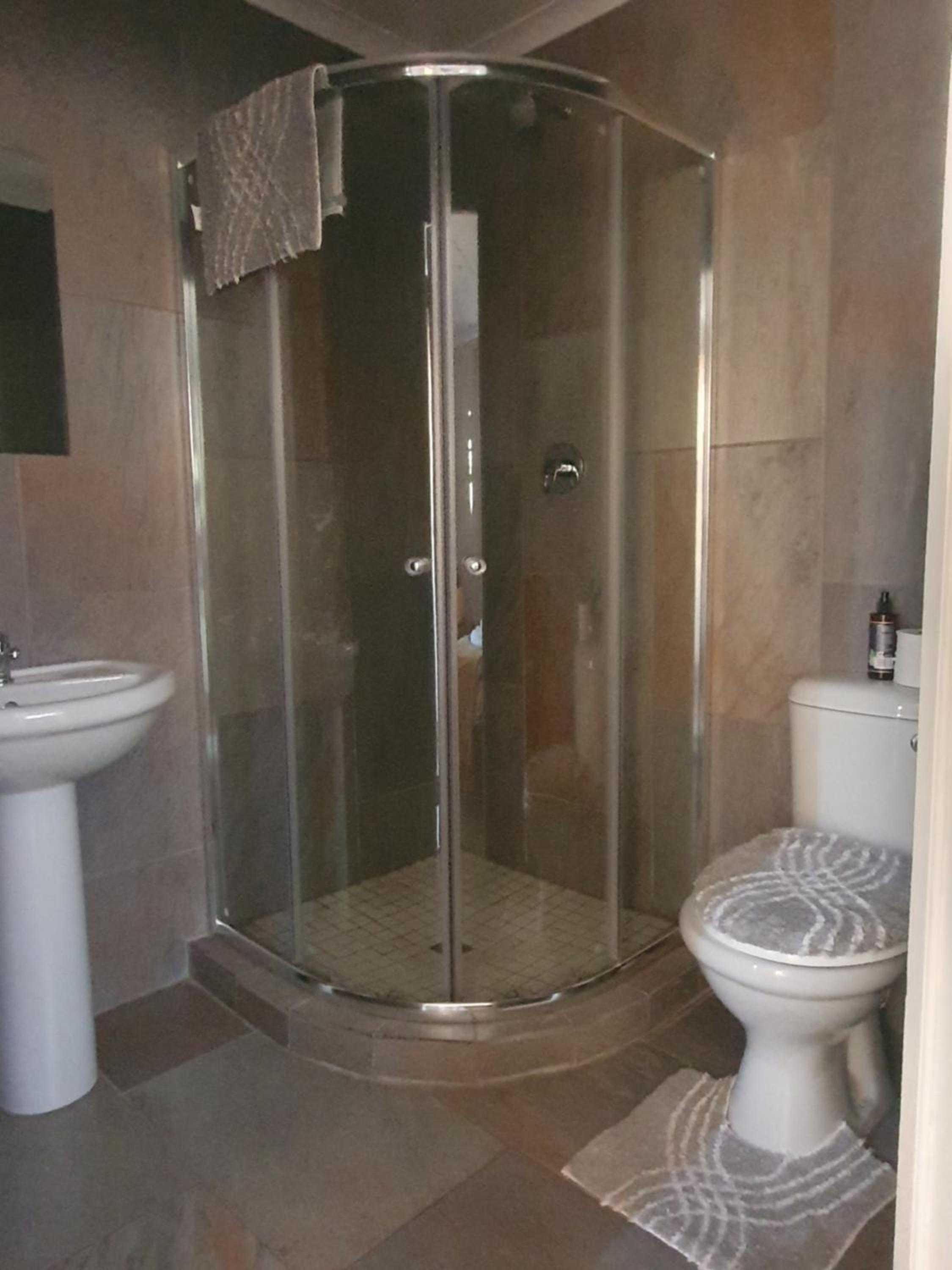 Deluxe Double Room with Shower - Photo 5