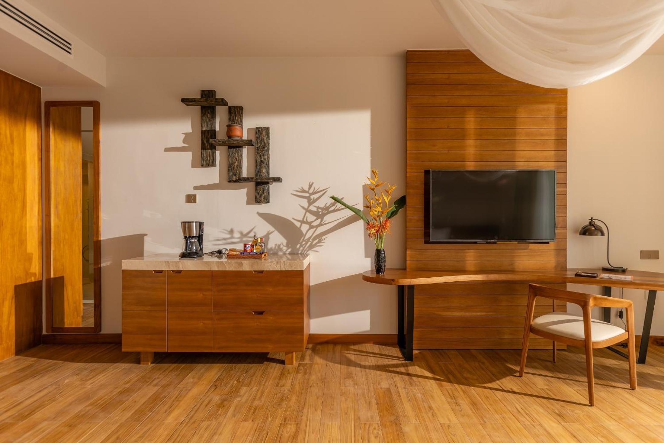 Deluxe Sea View with King Bed - Photo 1