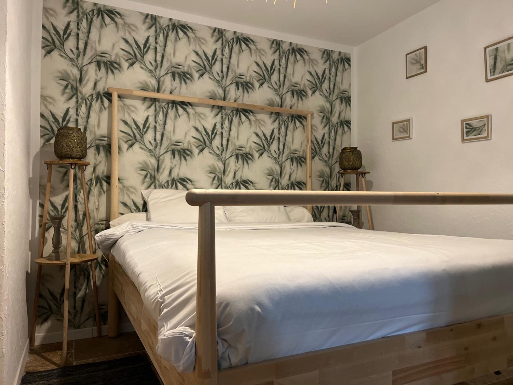 Deluxe Double Room (1 adult + 2 children) - Photo 4