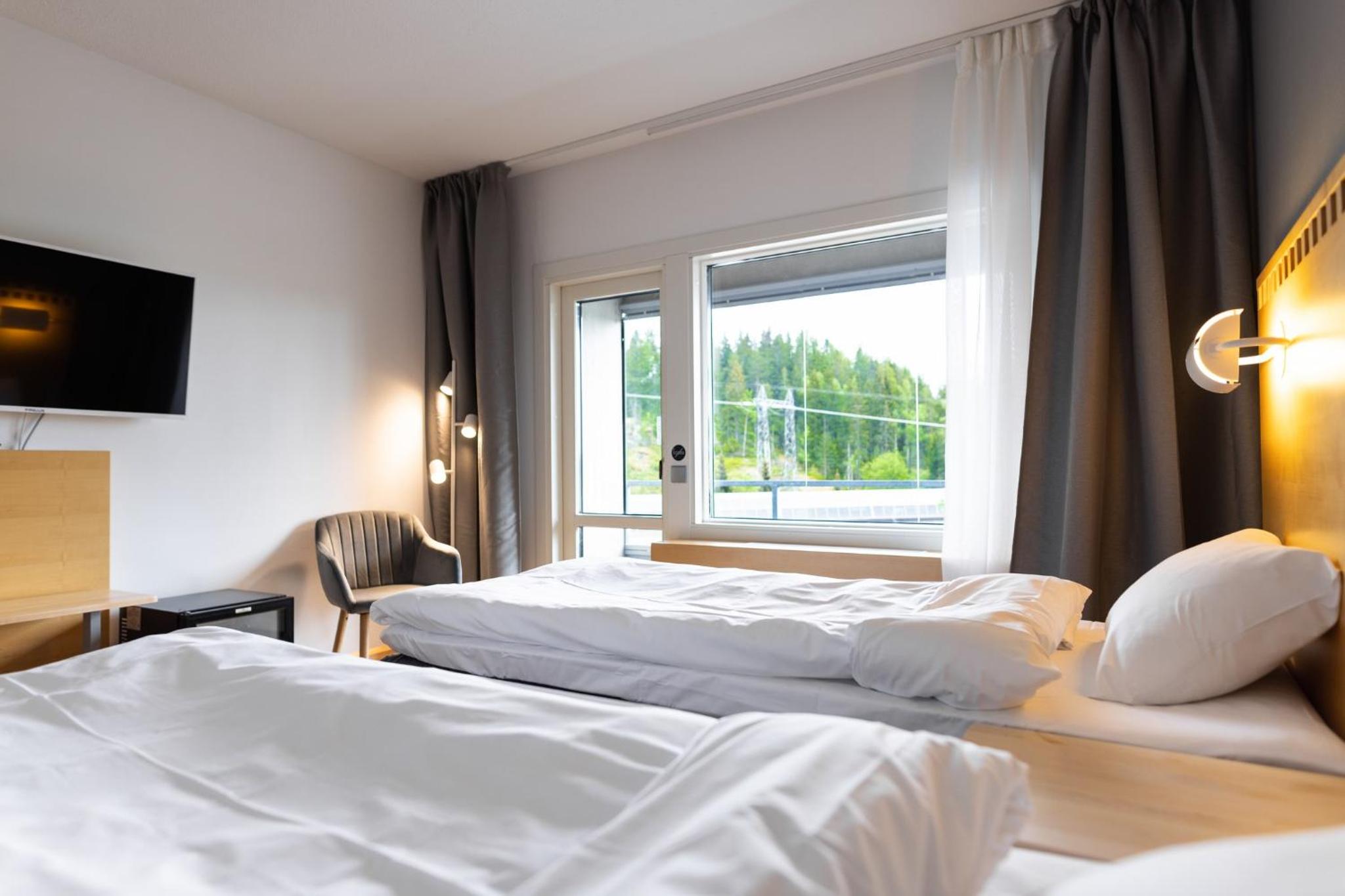 Twin Room with Balcony - Photo 5