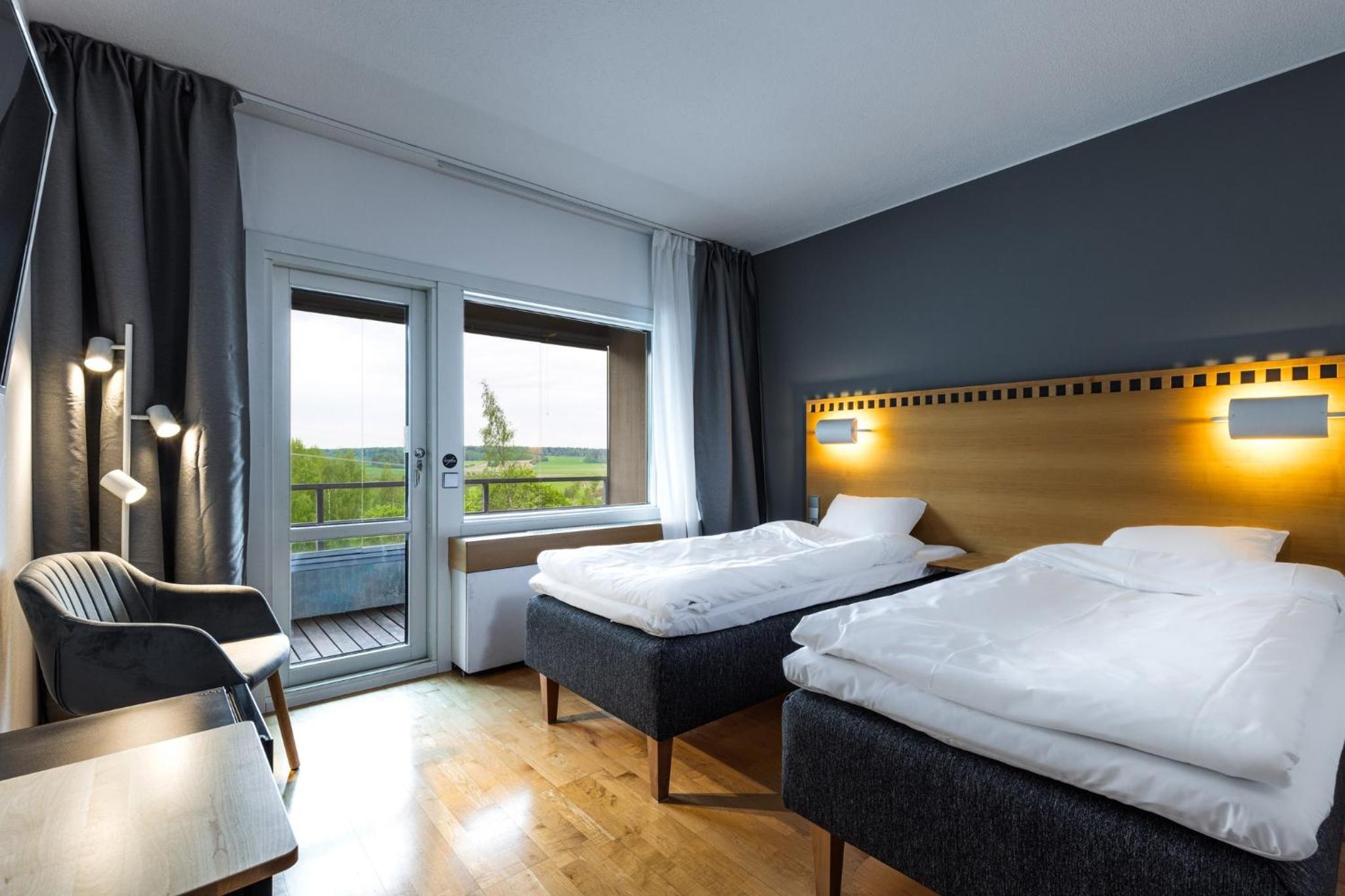 Twin Room with Balcony - Photo 1
