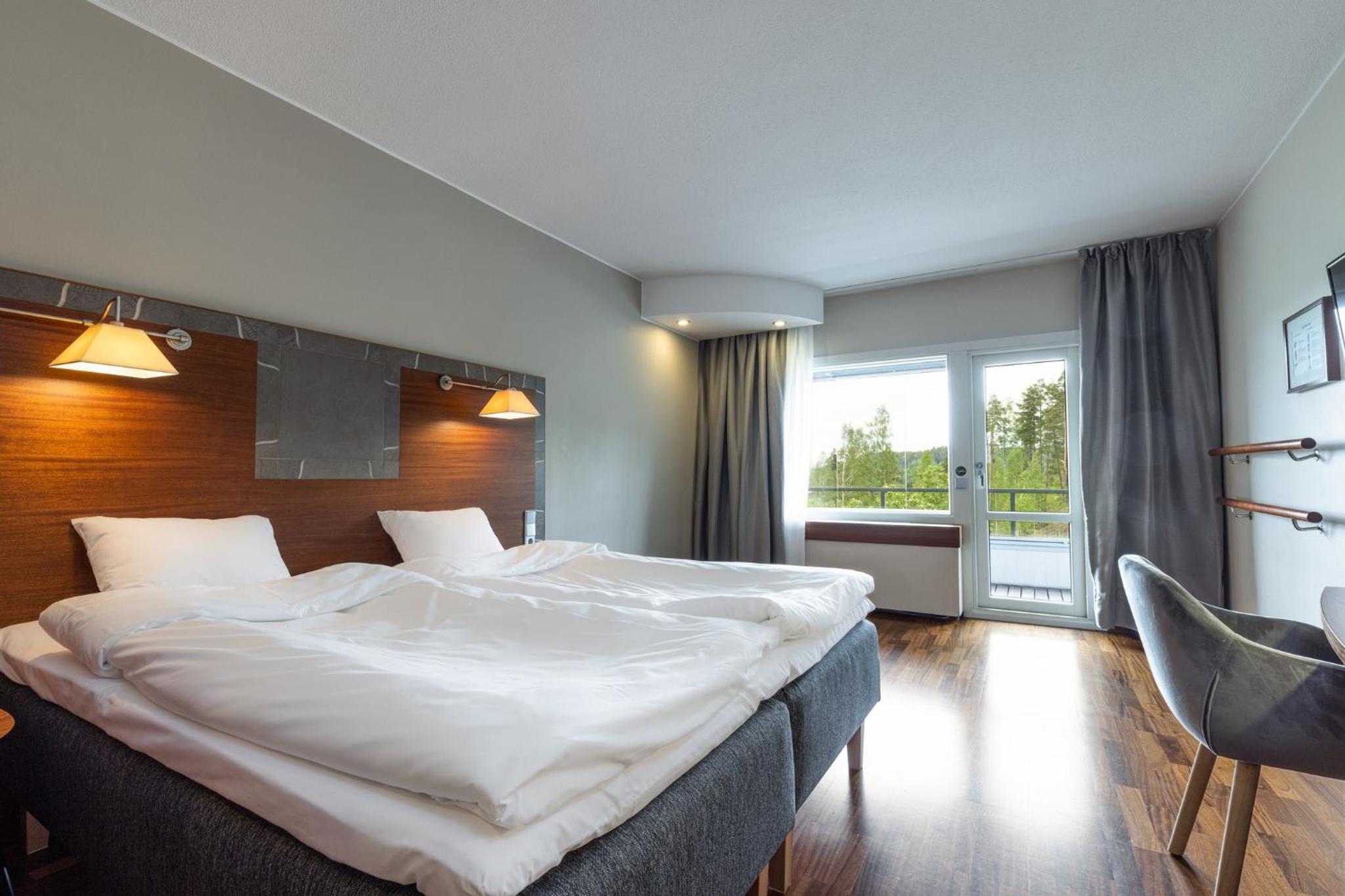 Large Twin Room - Photo 1