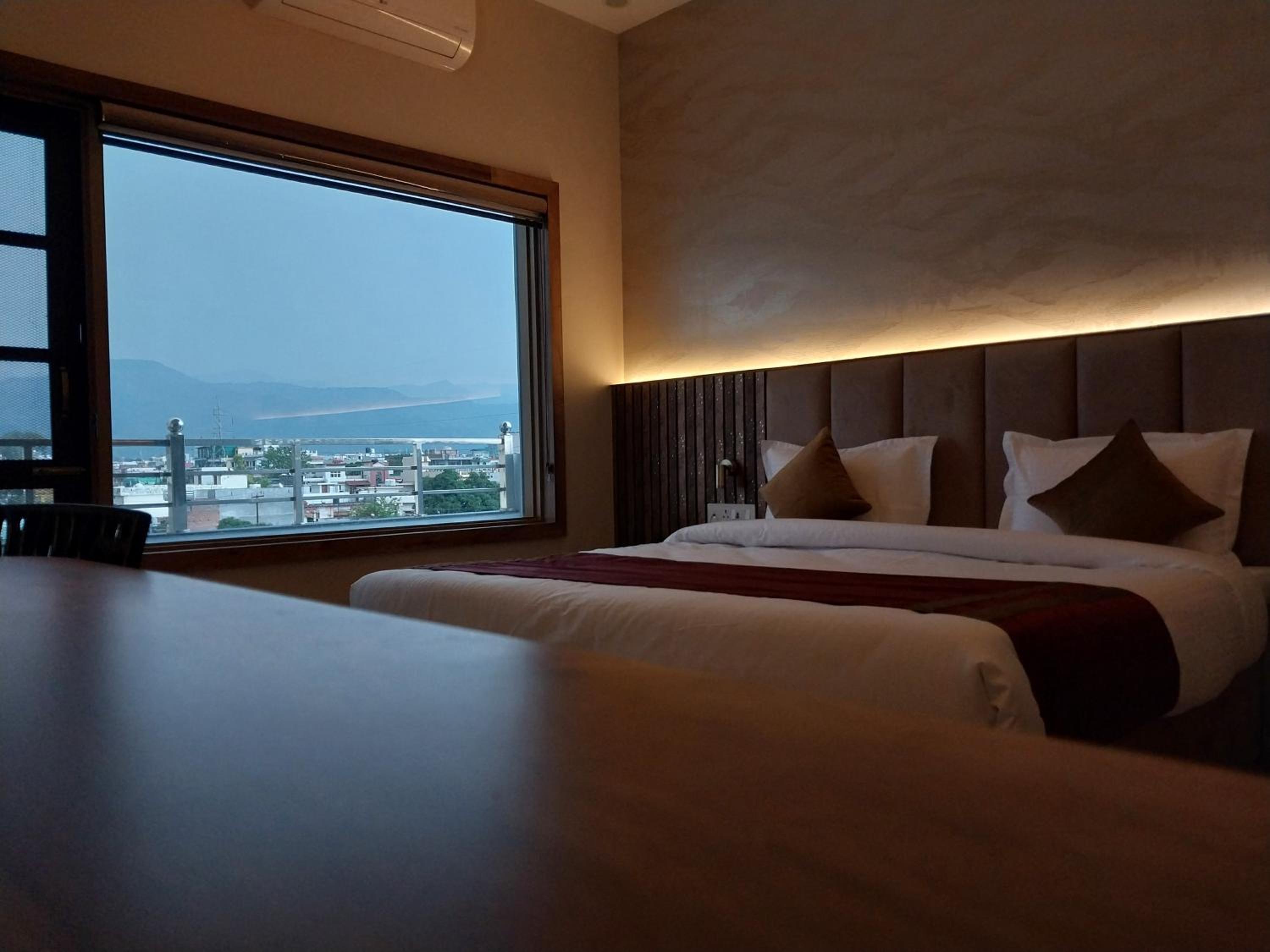 King Room with Balcony photo 3