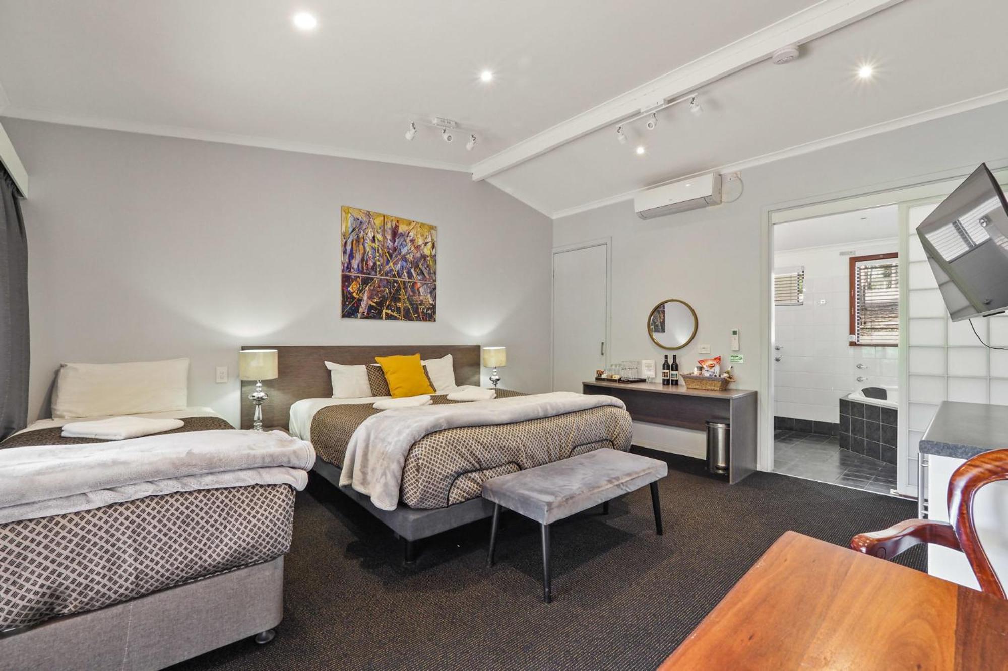 Superior King Studio with Spa Bath