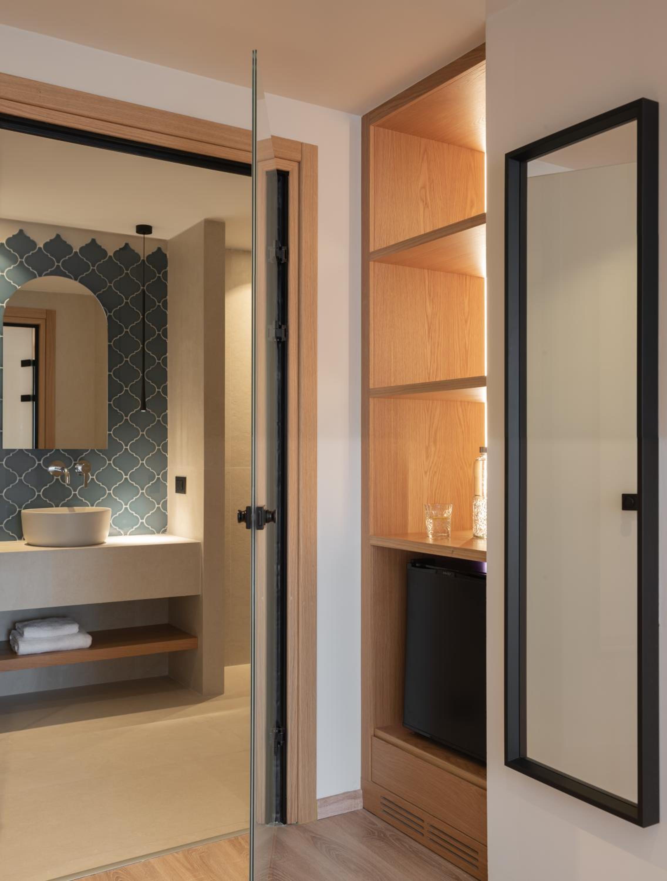 Double Room with Sea View - Photo 17