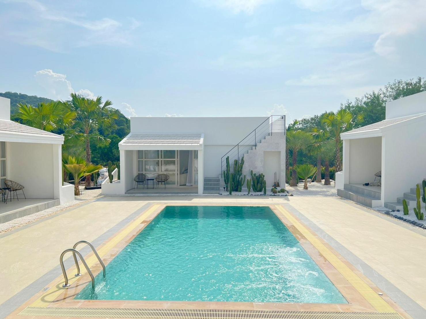Studio with Pool View - Photo 12