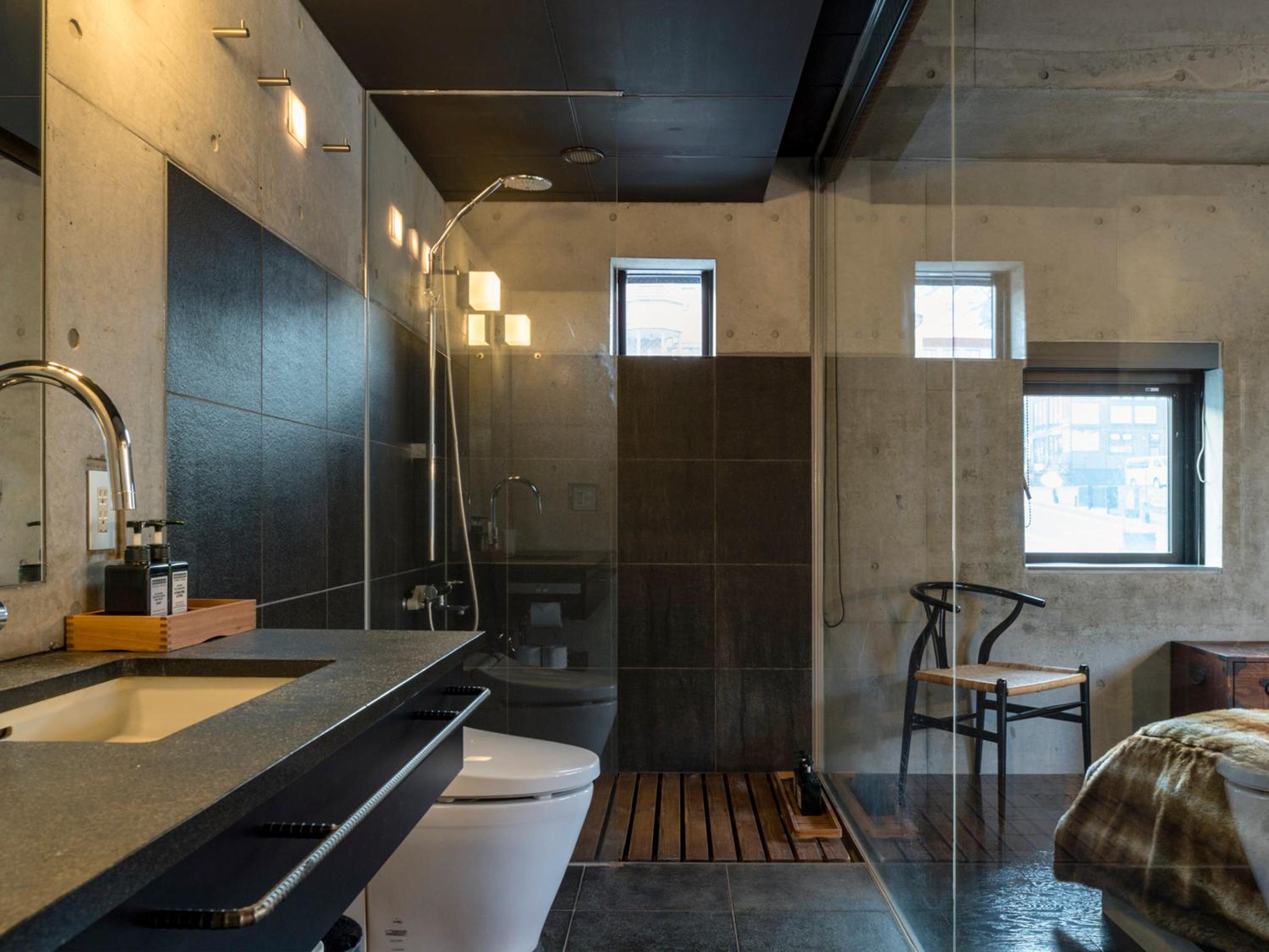 Three-Bedroom Apartment with Mountain View photo 3