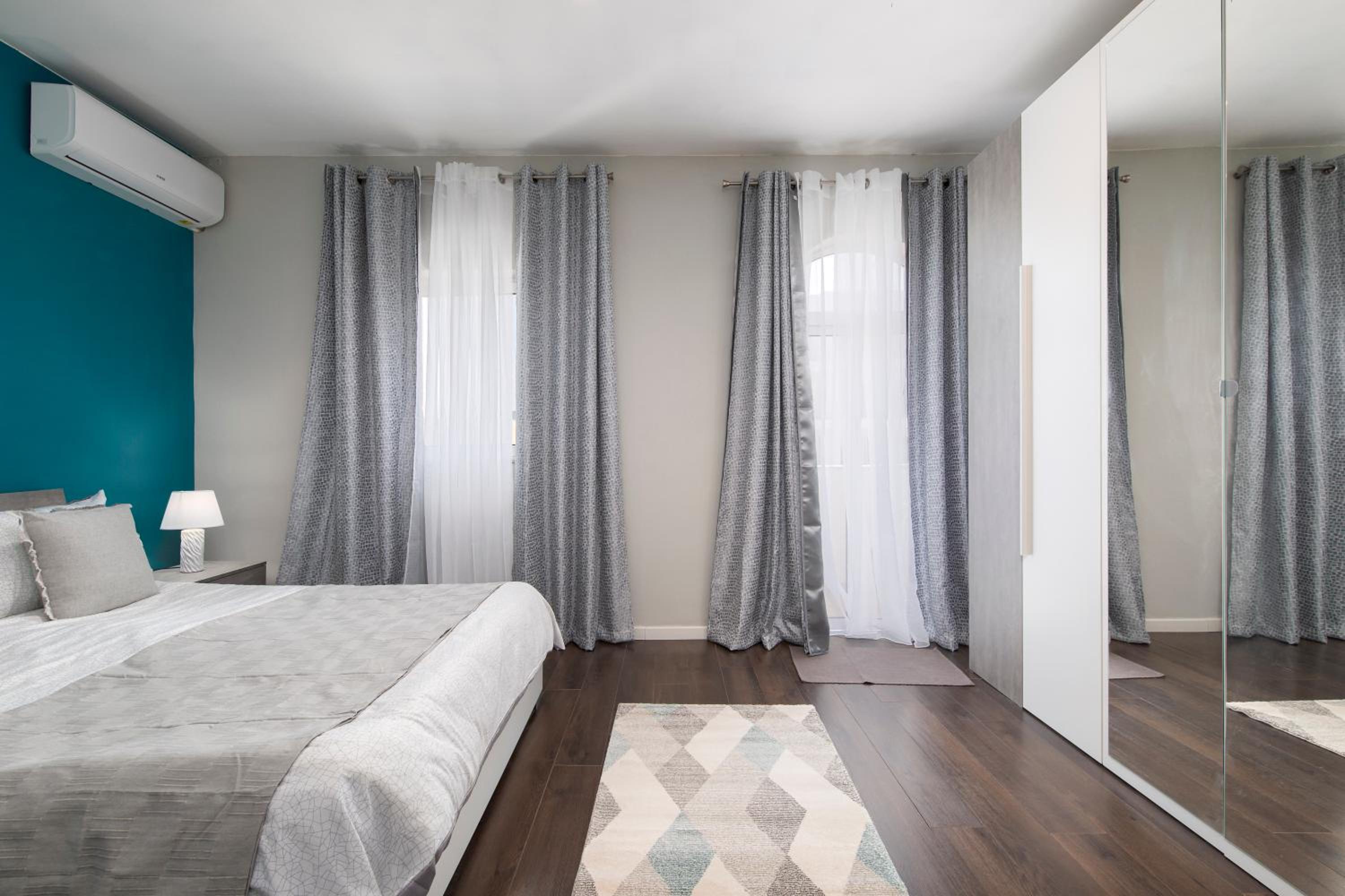 Three-Bedroom Apartment photo 2