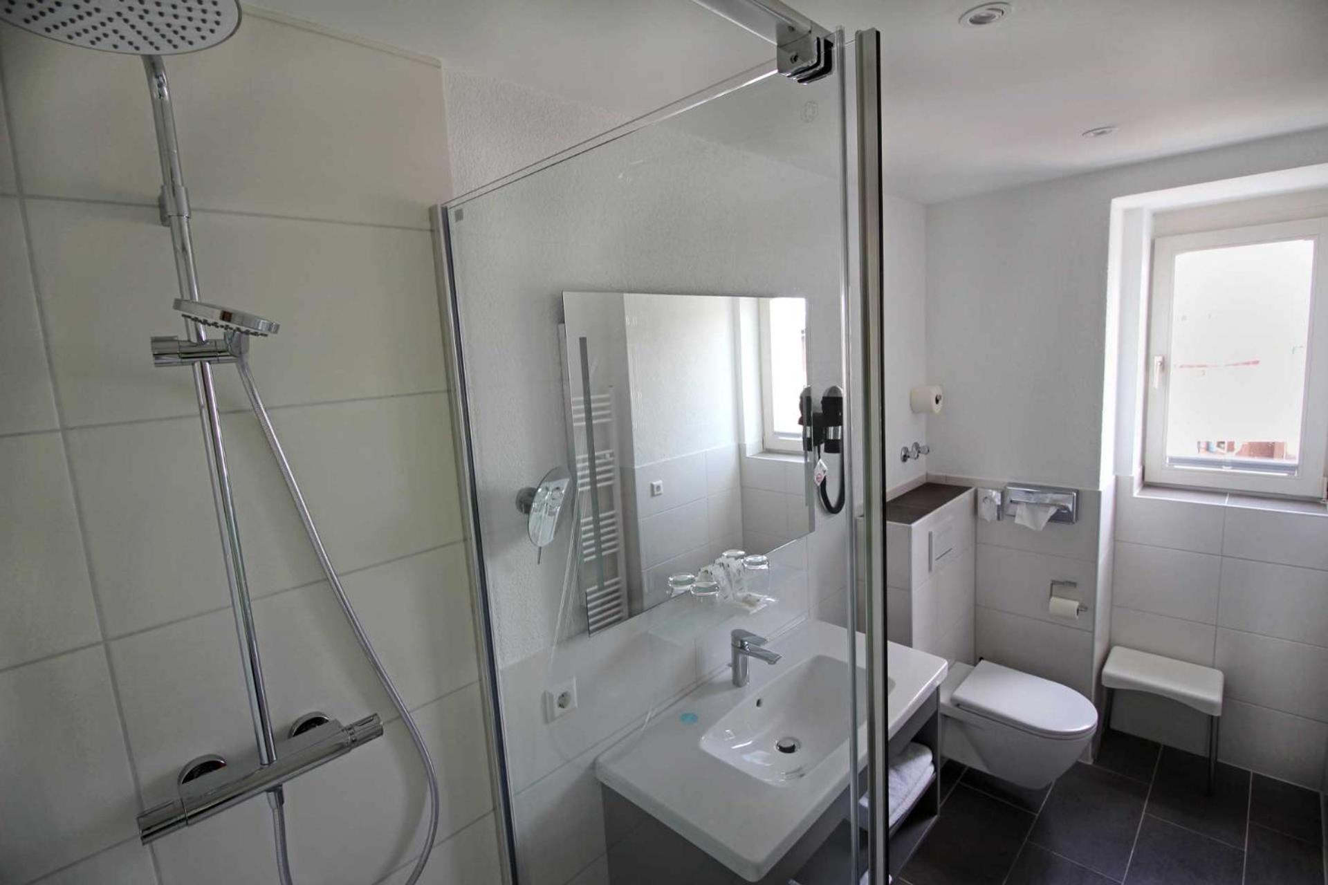 Deluxe Double Room with Balcony and Lake View - Photo 4