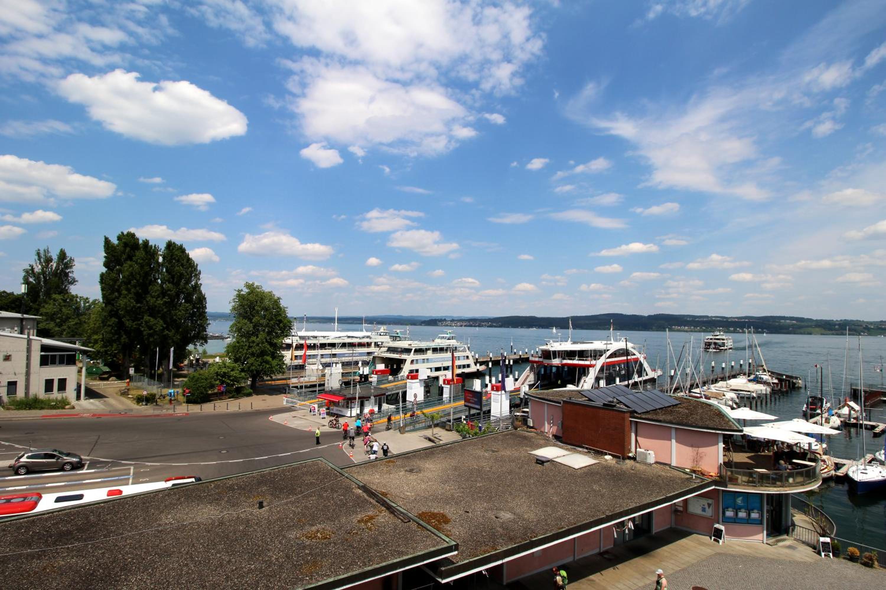 Deluxe Double Room with Side Lake View - Photo 11