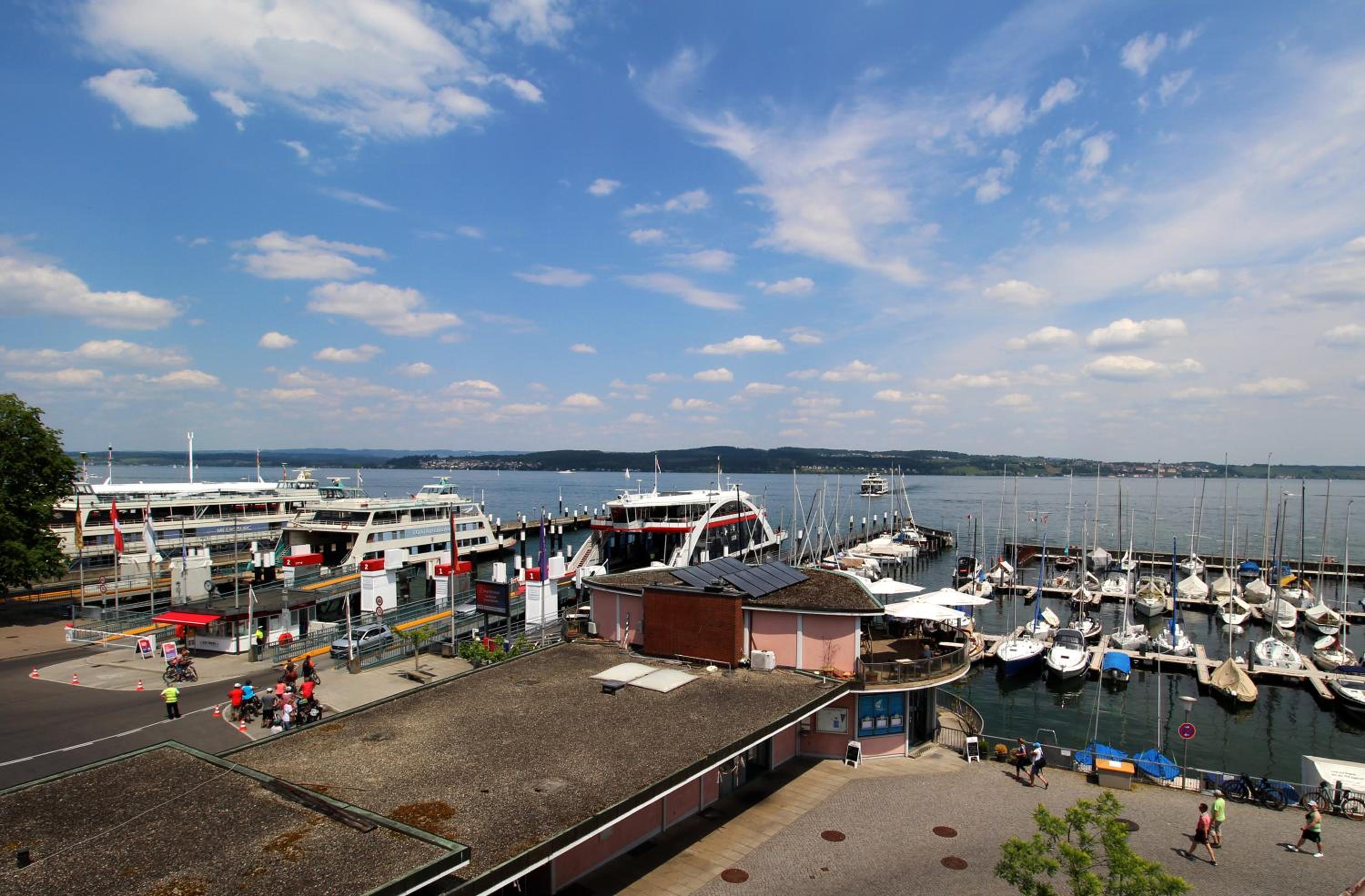 Deluxe Double Room with Side Lake View - Photo 10