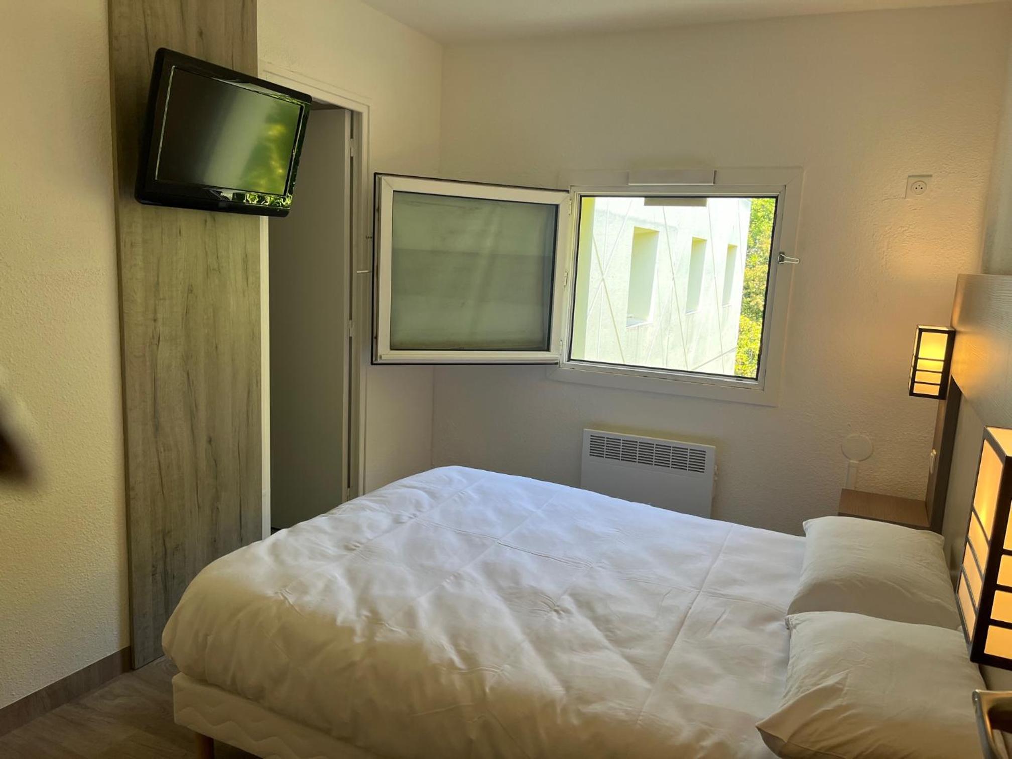 Double Room with Private Bathroom - Photo 1