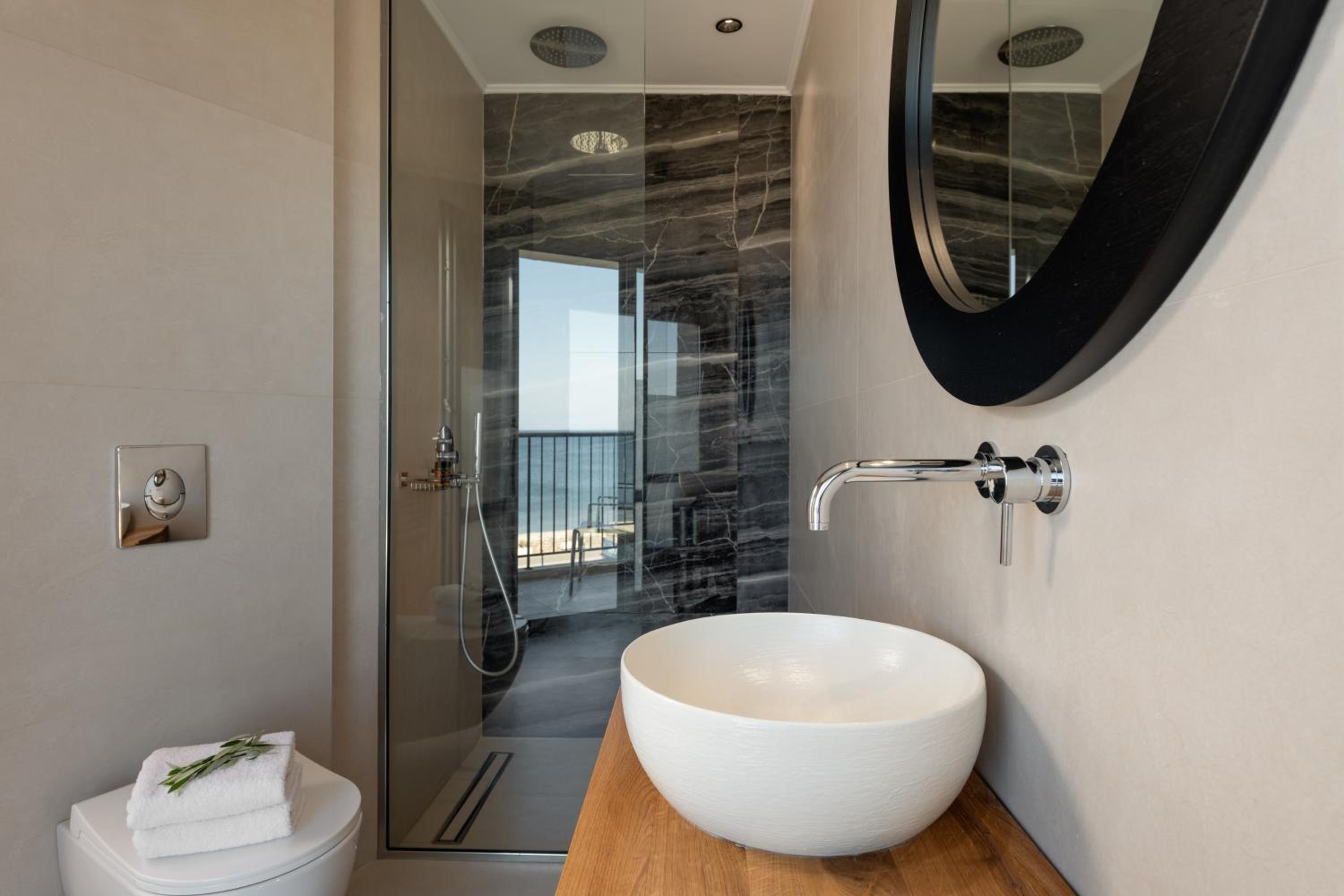 Double Room with Sea View - Photo 7