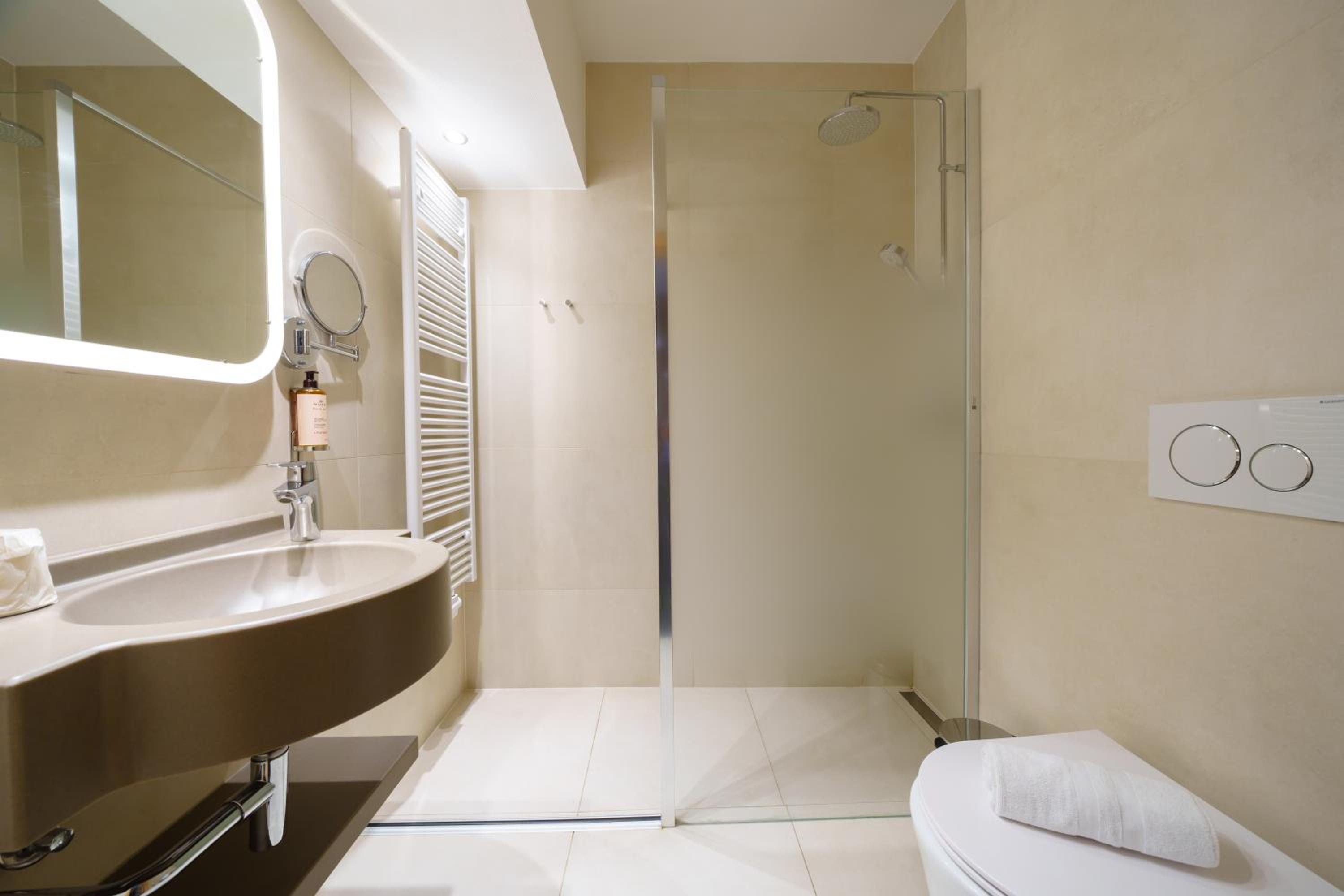 Standard Double Room - Photo 2