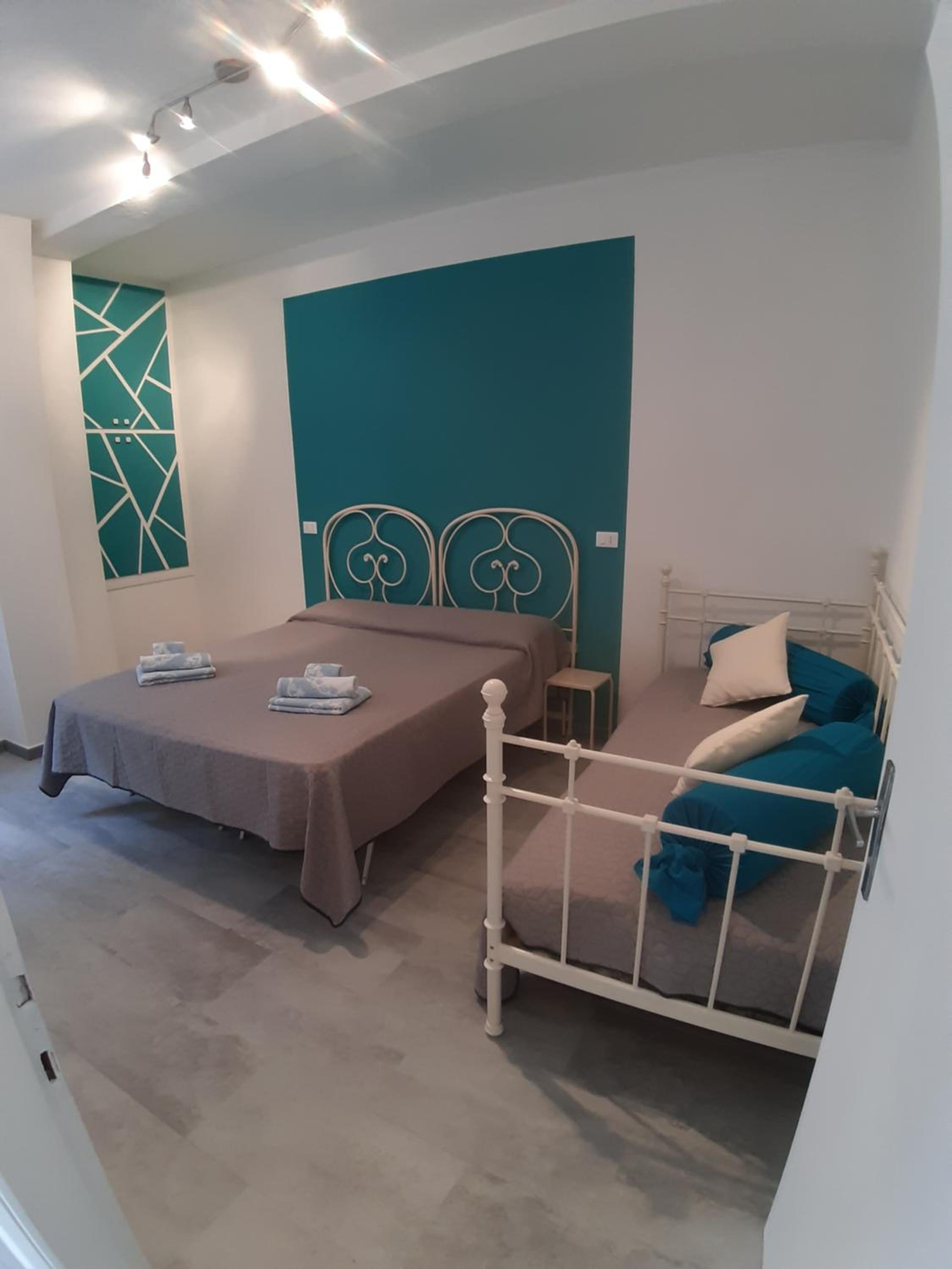 One-Bedroom House photo 1