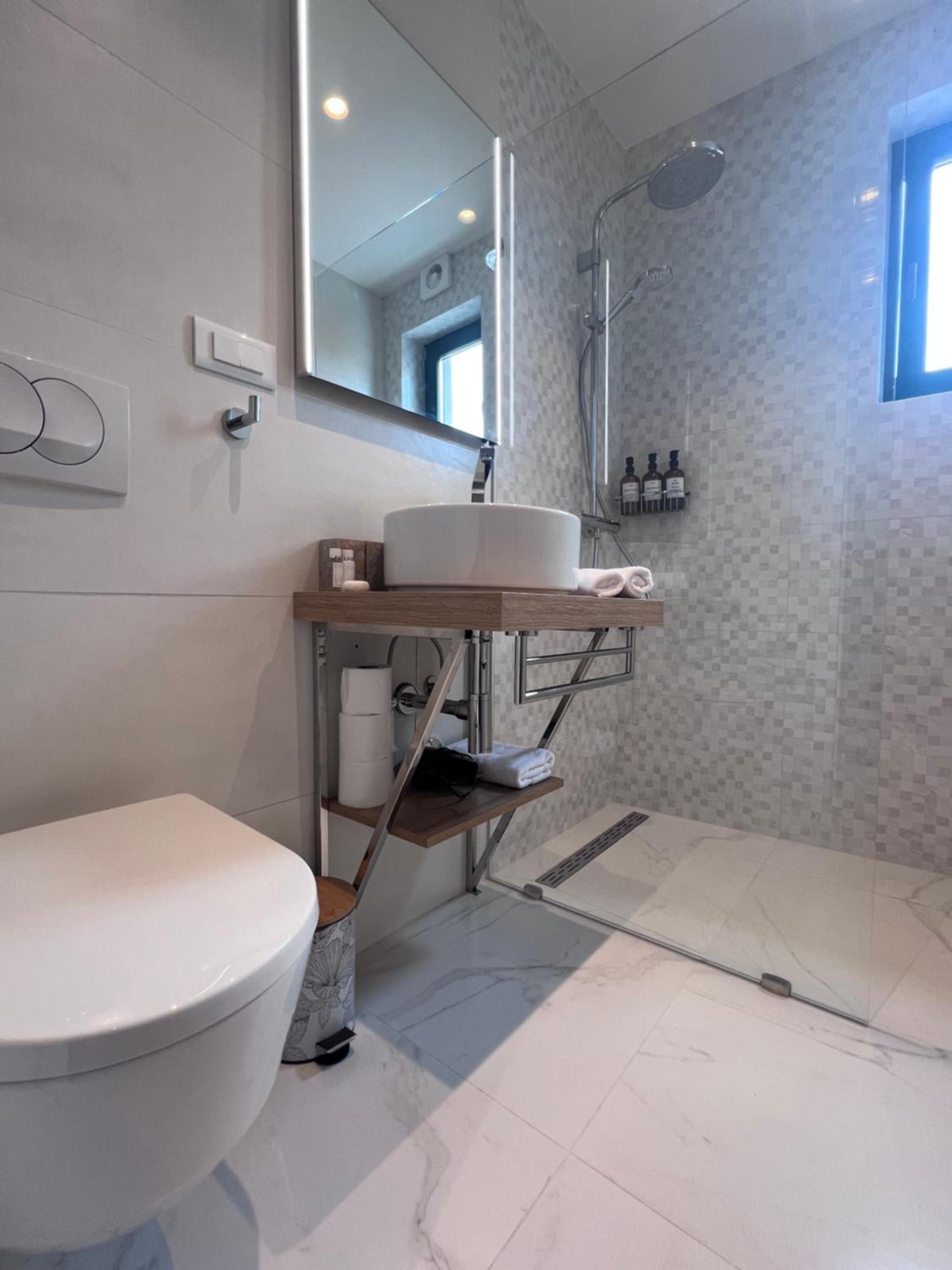 Deluxe Double Room with Balcony photo 2