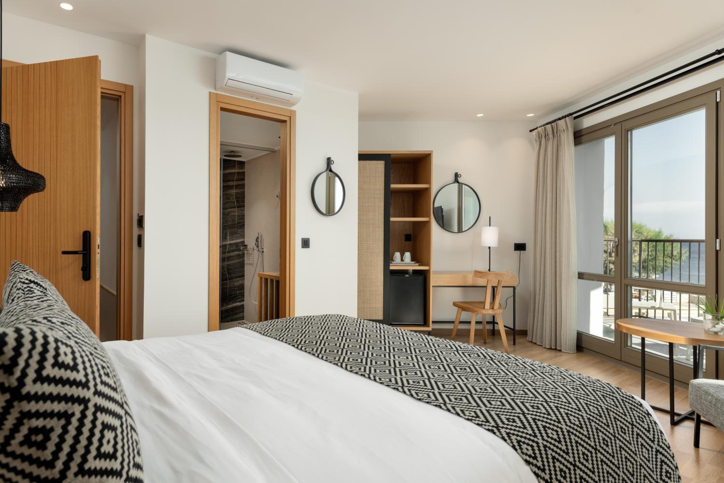 Double Room with Sea View - Photo 14