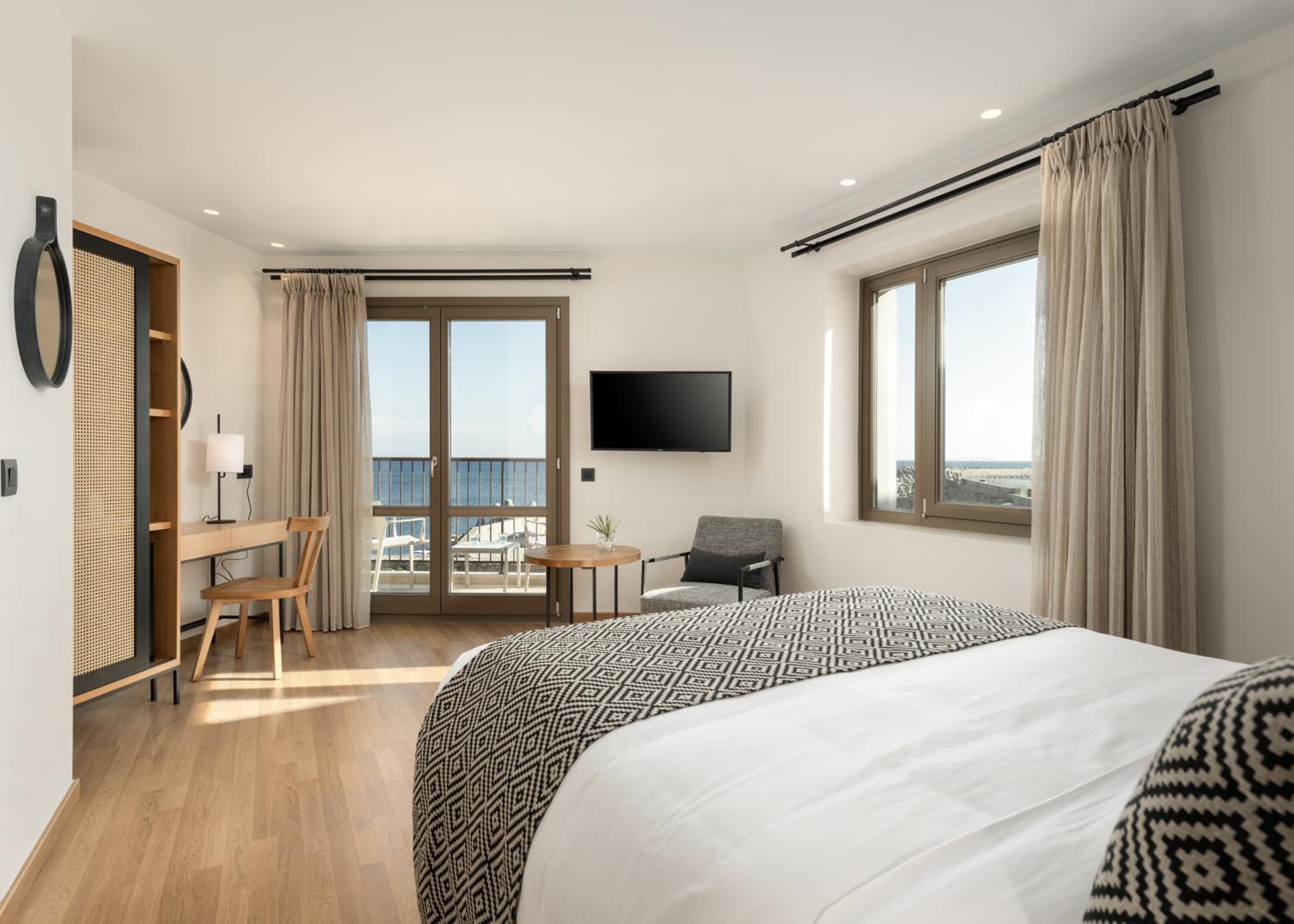 Double Room with Sea View - Photo 12
