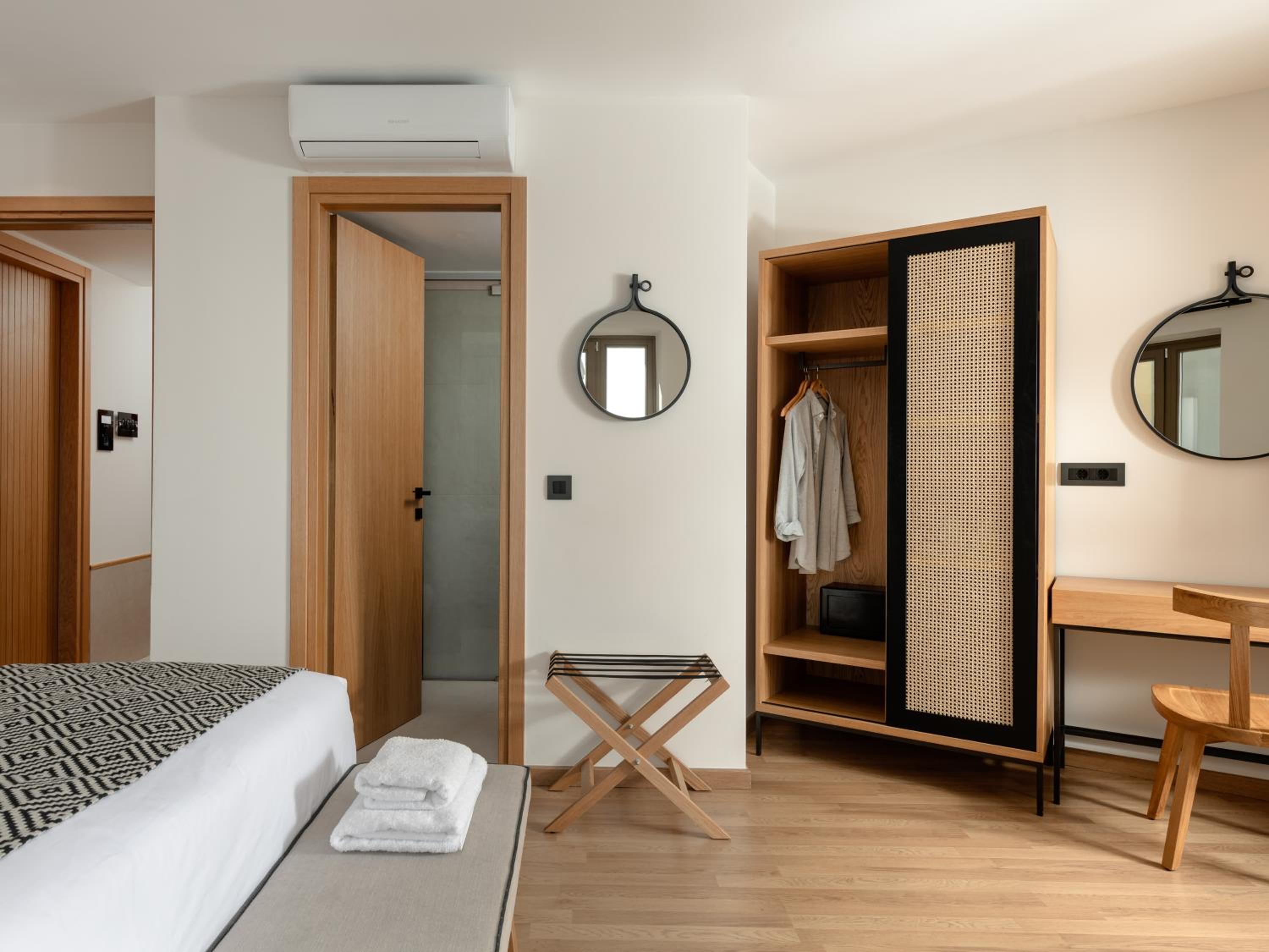 Double Room with Sea View - Photo 5