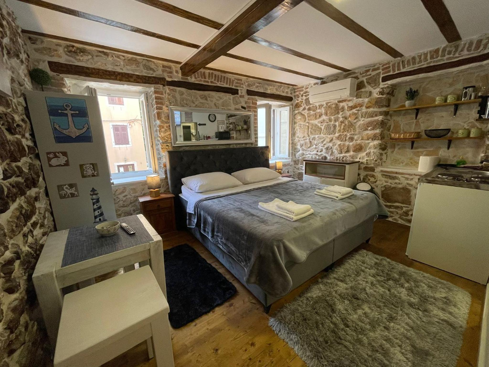 Studio Apartment photo 1