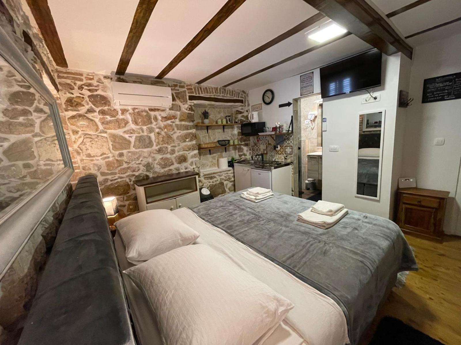 Studio Apartment photo 3