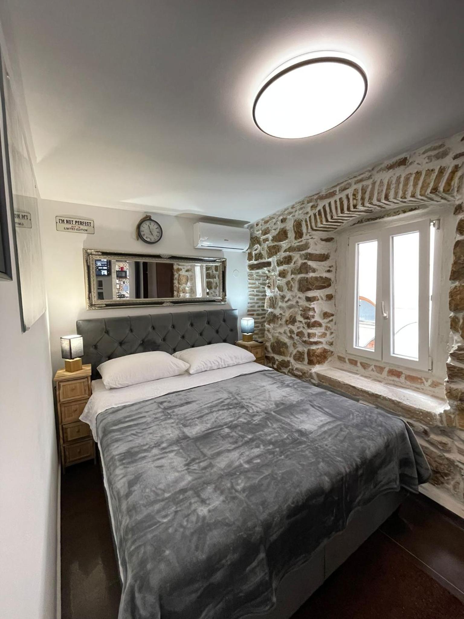 Studio Apartment photo 1
