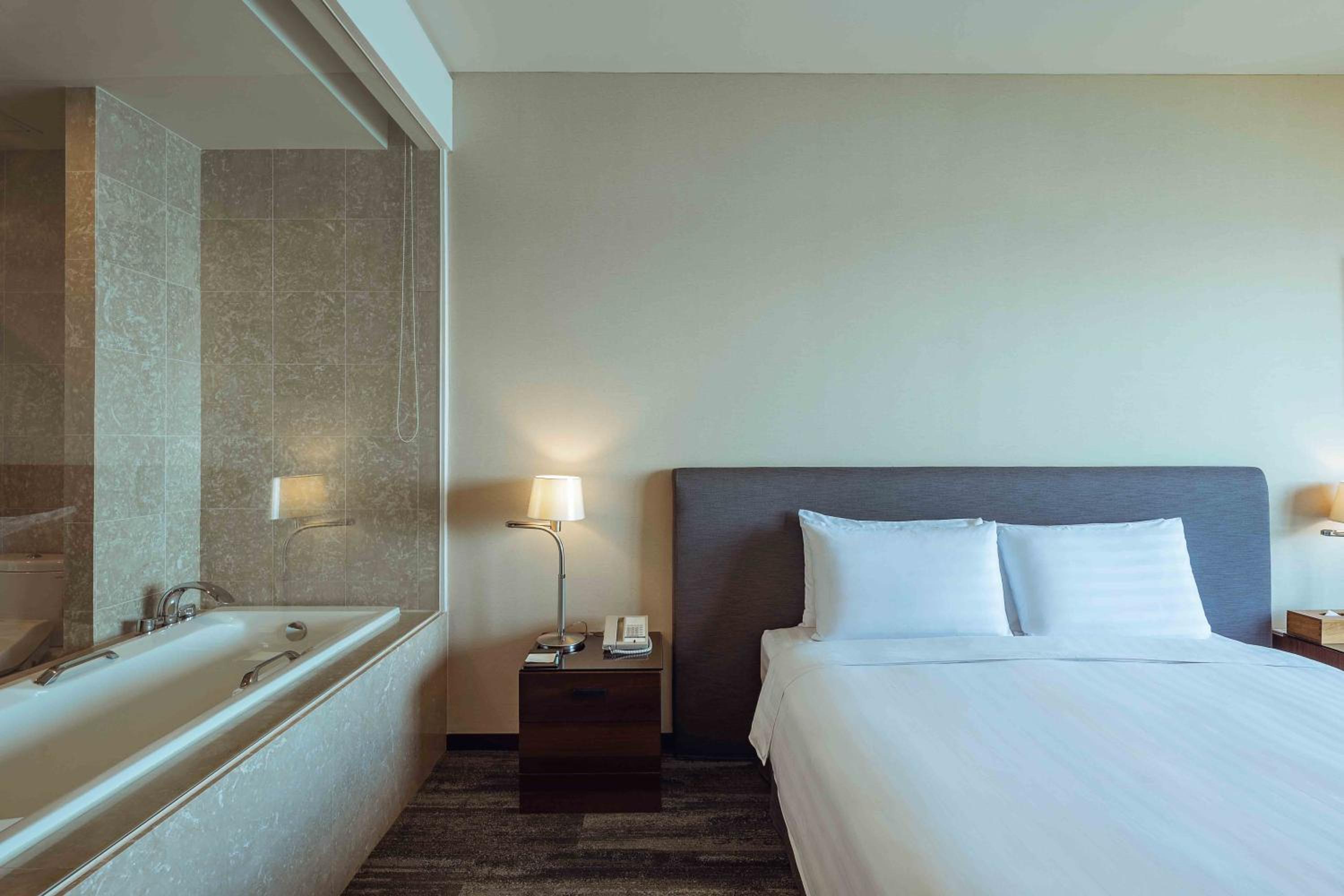 Deluxe Double Room with Balcony and Sea View photo 3