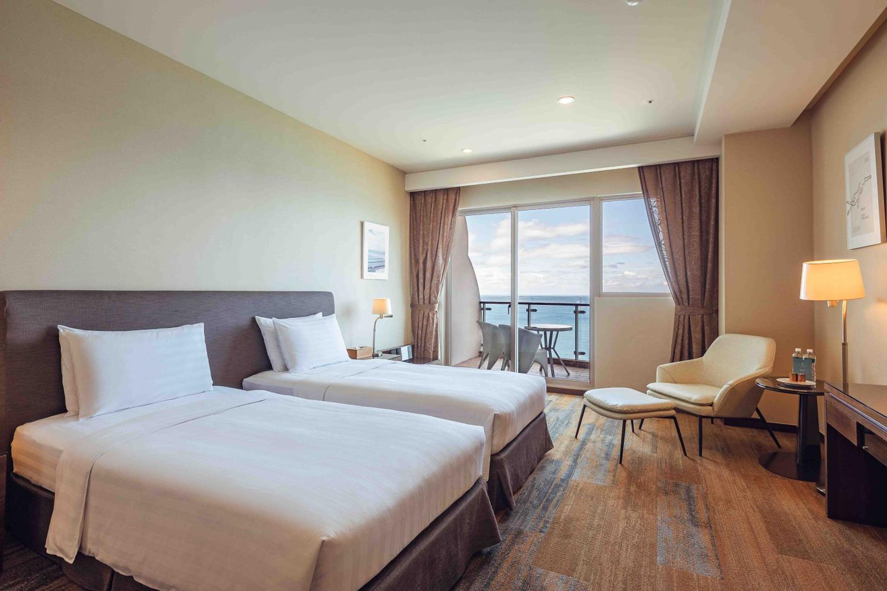 Standard Twin Room with Balcony and Sea View photo 3