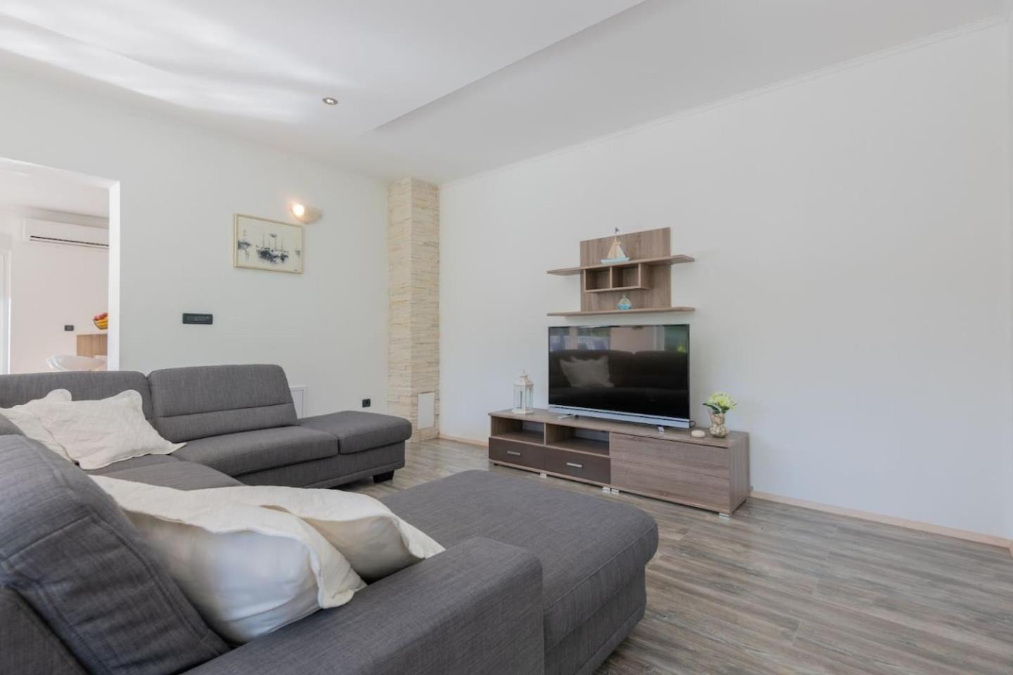 Three-Bedroom Villa photo 1