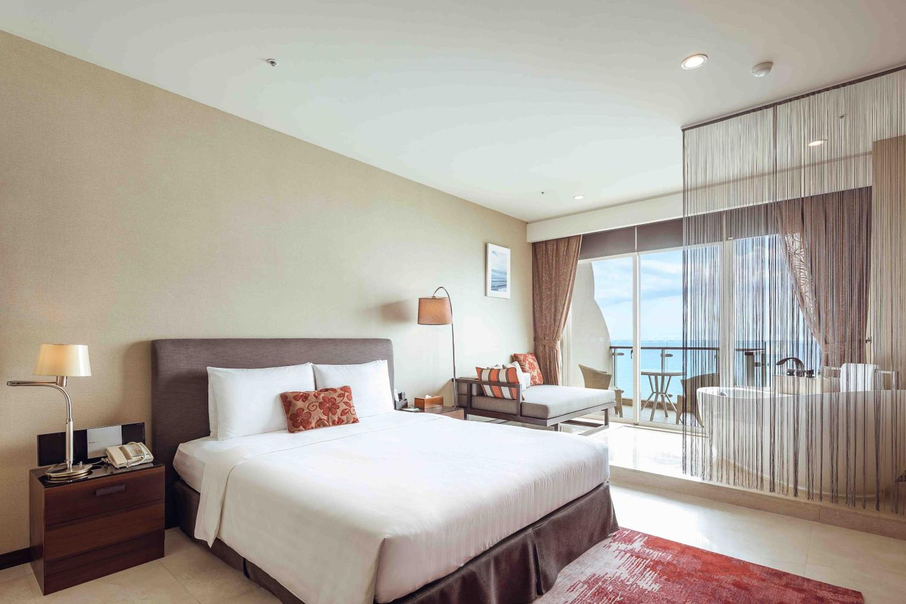 Honeymoon Suite with Balcony and Sea View photo 3