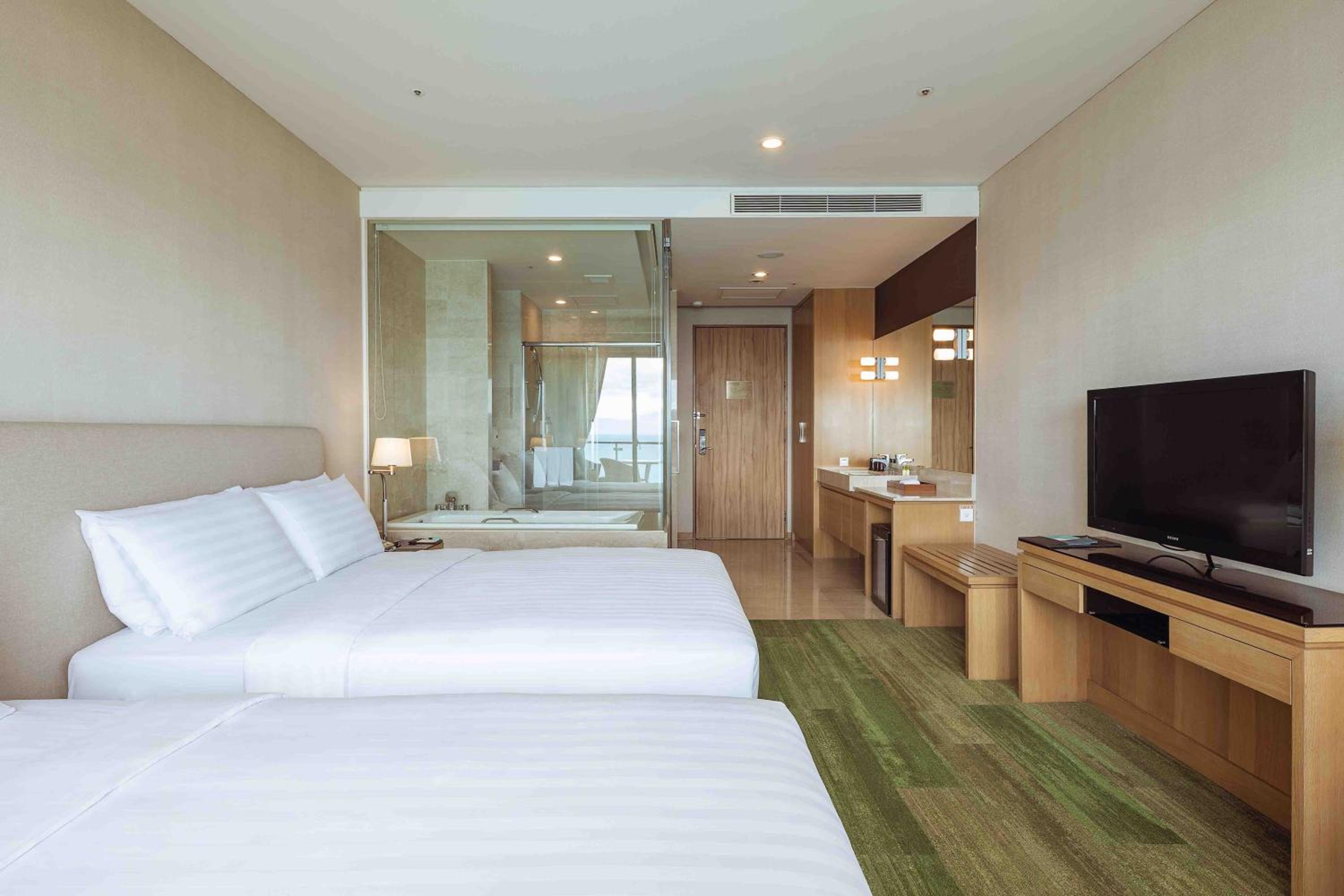 Triple Room with Balcony and Sea View photo 2